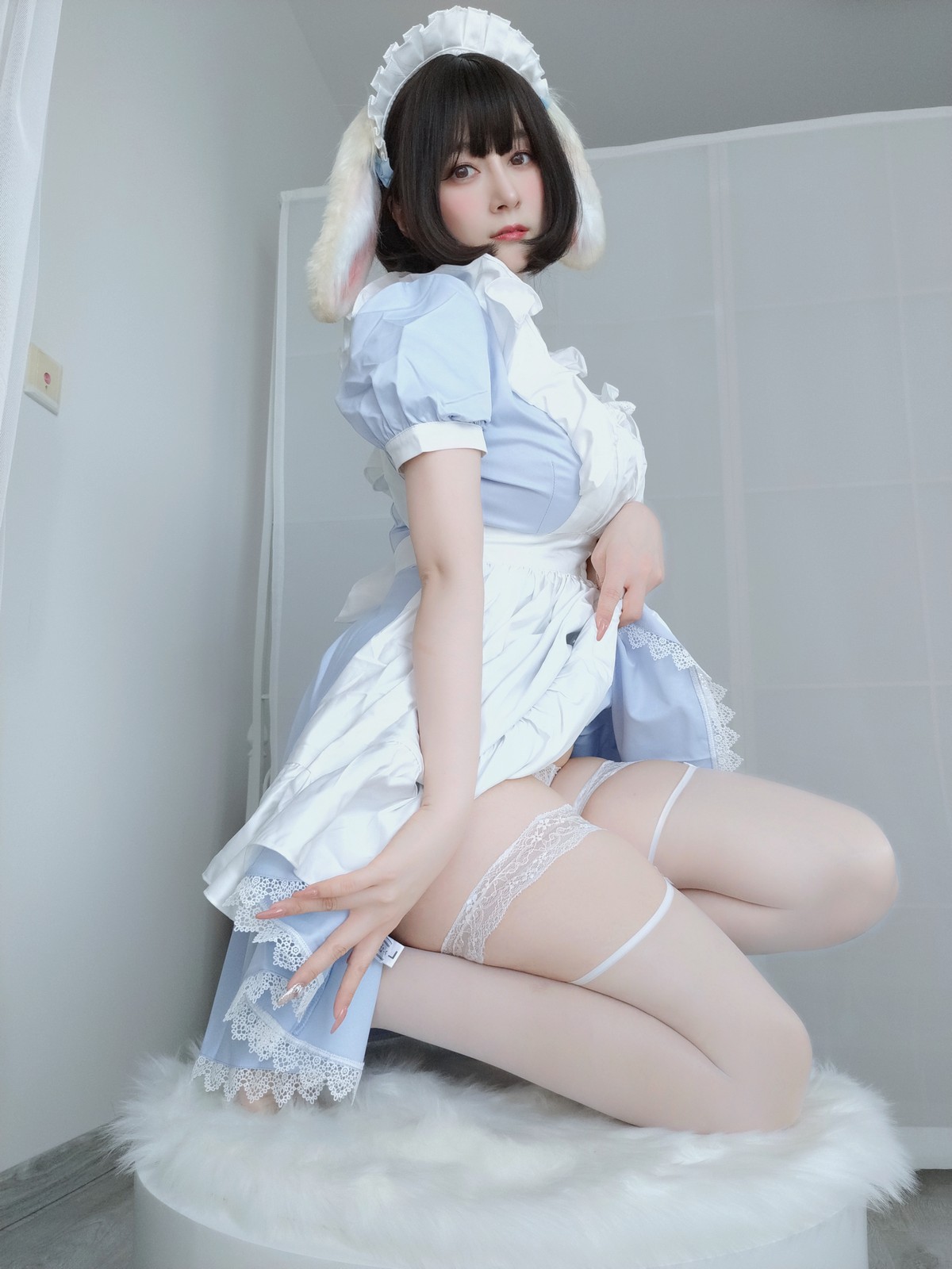 xgyw.top_Coser小姐姐白银兔耳女仆主题私房性感女仆装配白色蕾丝袜秀翘臀诱惑写真148P