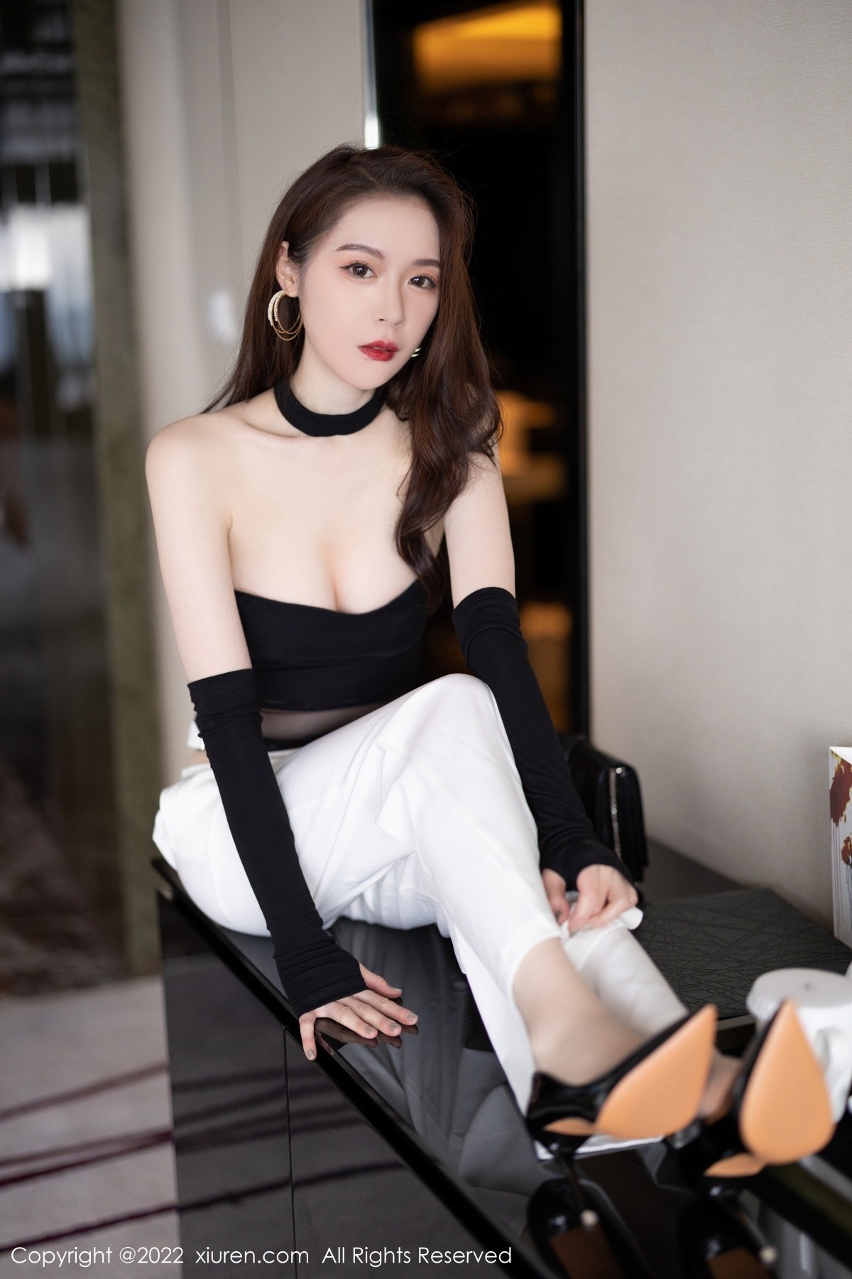 xgyw.top_XiuRen第5487期_模特梦心玥黑色轻透露肩网纱配白长裤半脱秀曼妙身姿诱惑写真80P
