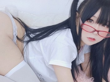 网络青春美女软妹摇摇乐一只小兔子主题私人两套性感兔女郎服饰秀蜜桃臀美腿骚扰写真94P