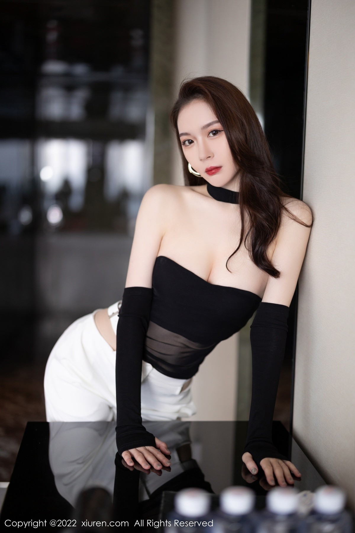 xgyw.top_XiuRen第5487期_模特梦心玥黑色轻透露肩网纱配白长裤半脱秀曼妙身姿诱惑写真80P