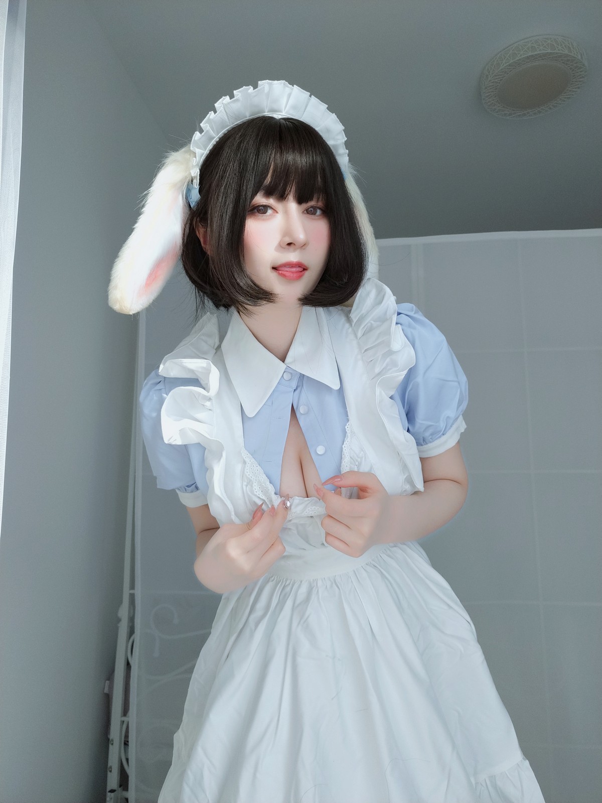 xgyw.top_Coser小姐姐白银兔耳女仆主题私房性感女仆装配白色蕾丝袜秀翘臀诱惑写真148P