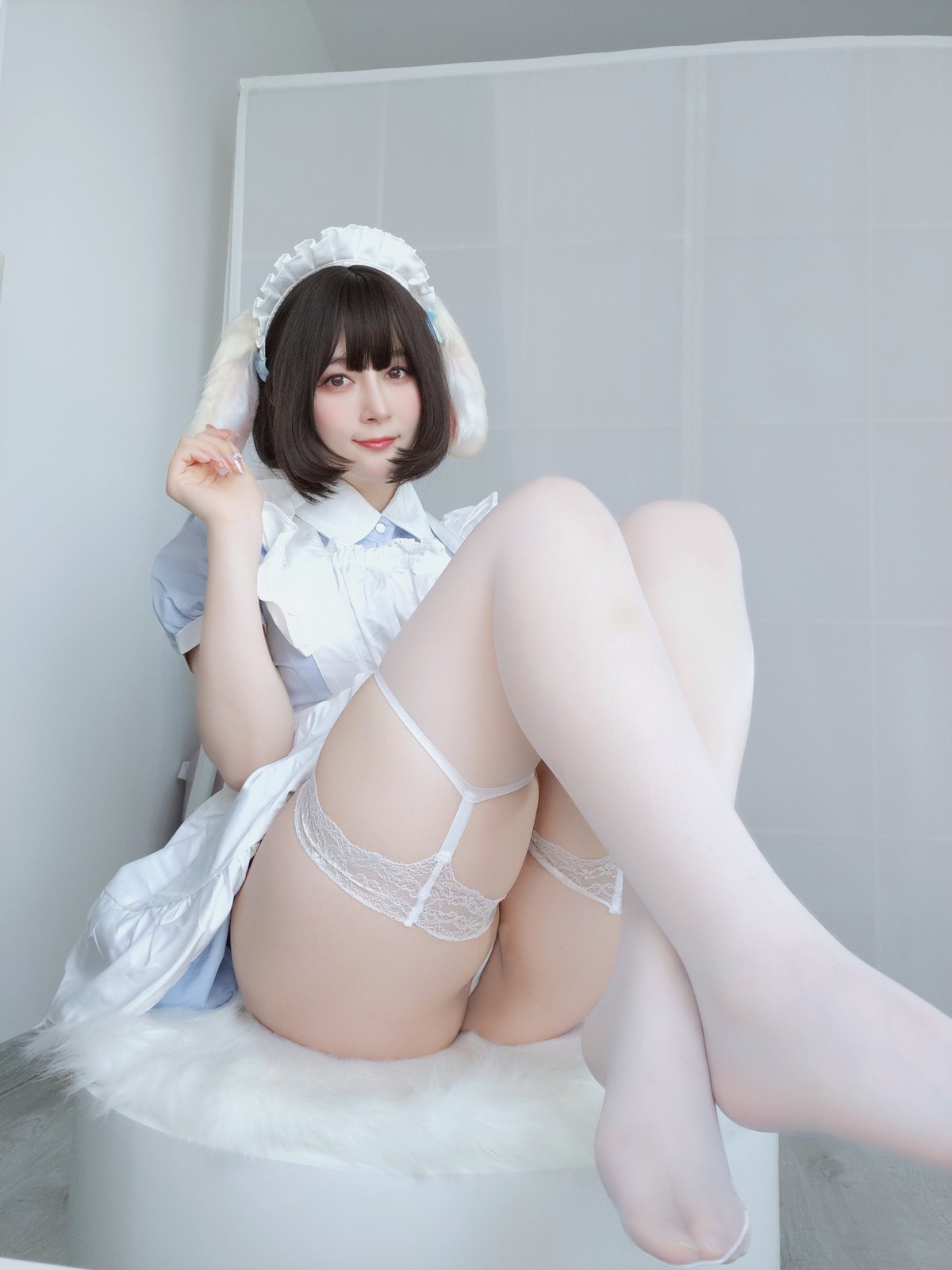 xgyw.top_Coser小姐姐白银兔耳女仆主题私房性感女仆装配白色蕾丝袜秀翘臀诱惑写真148P
