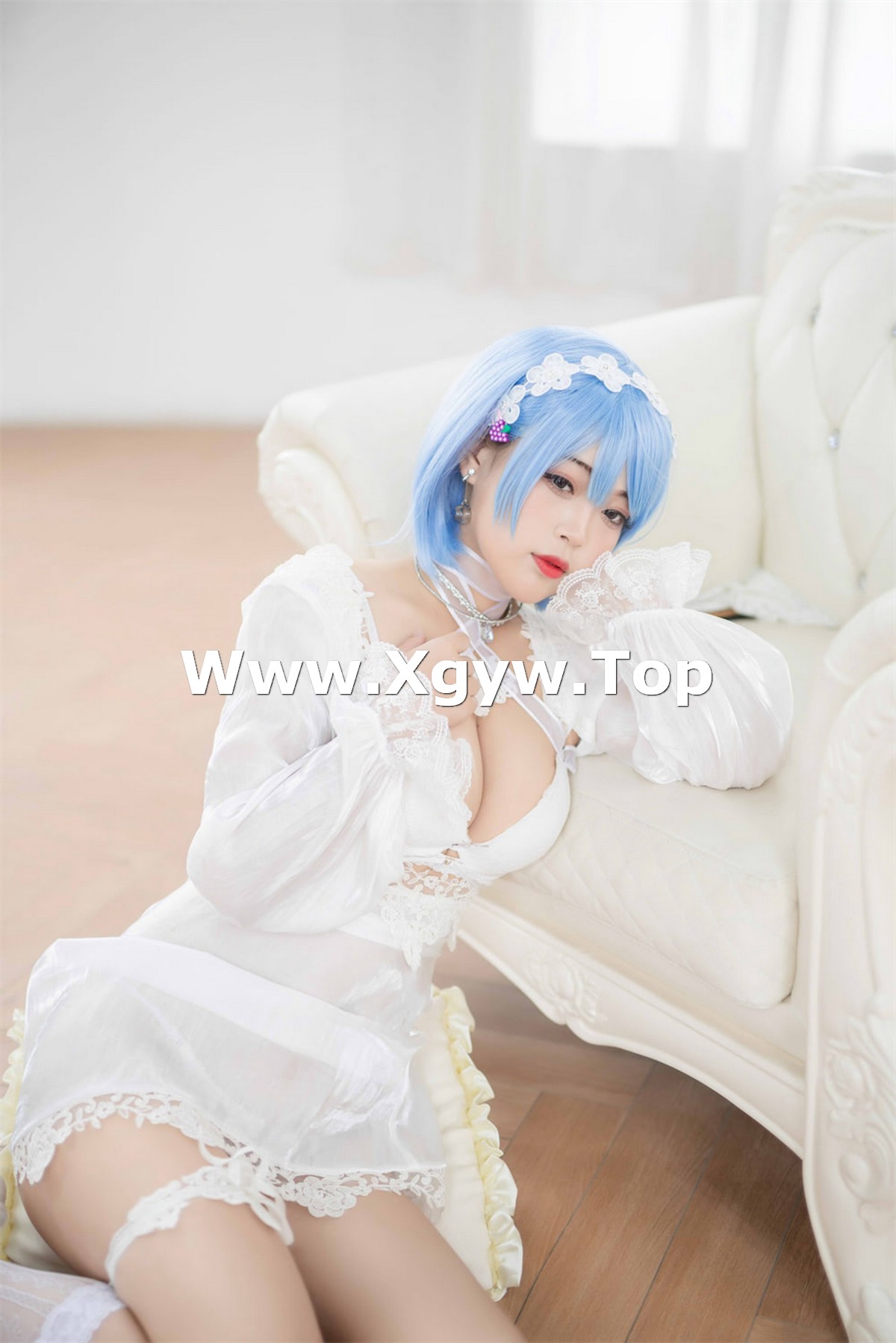 xgyw.top_萌系小姐姐白烨恰巴耶夫主题私房性感白色礼裙露白色蕾丝内衣撩人诱惑写真72P