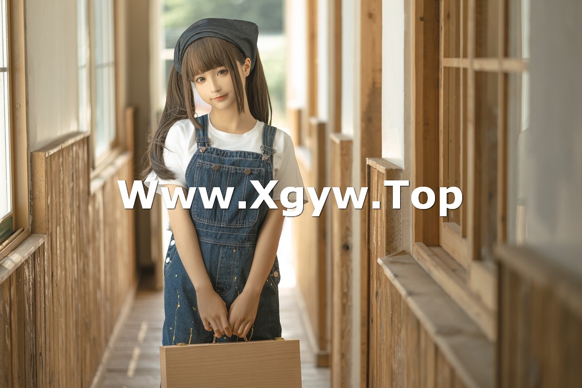 xgyw.top_动漫博主蠢沫沫画室主题性感白T配背带牛仔裤半脱露傲人豪乳遮点诱惑写真110P