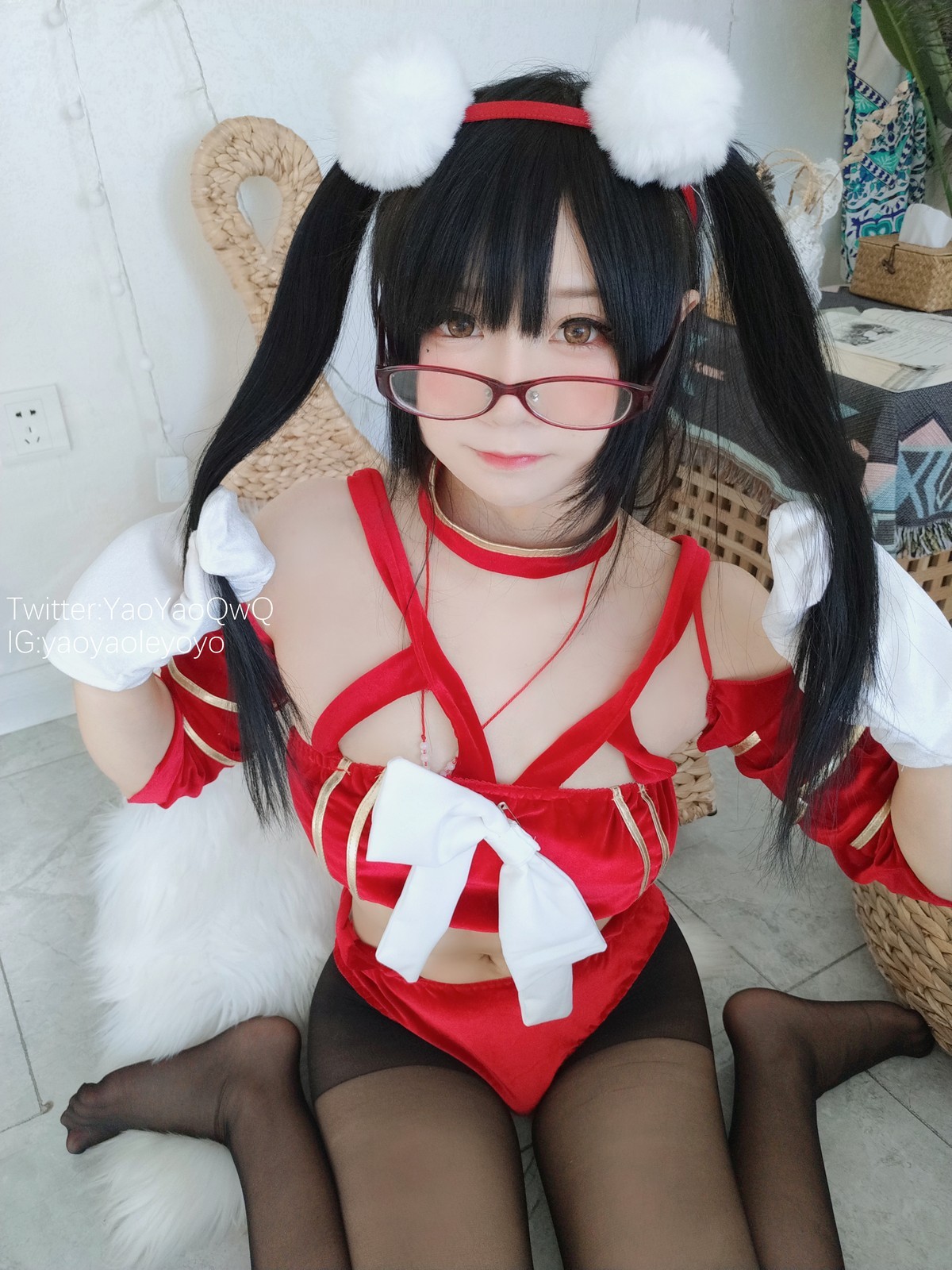 xgyw.top_网络美女软妹摇摇乐黑色长筒袜主题性感红色服饰配超薄开档黑丝撩人诱惑写真67P