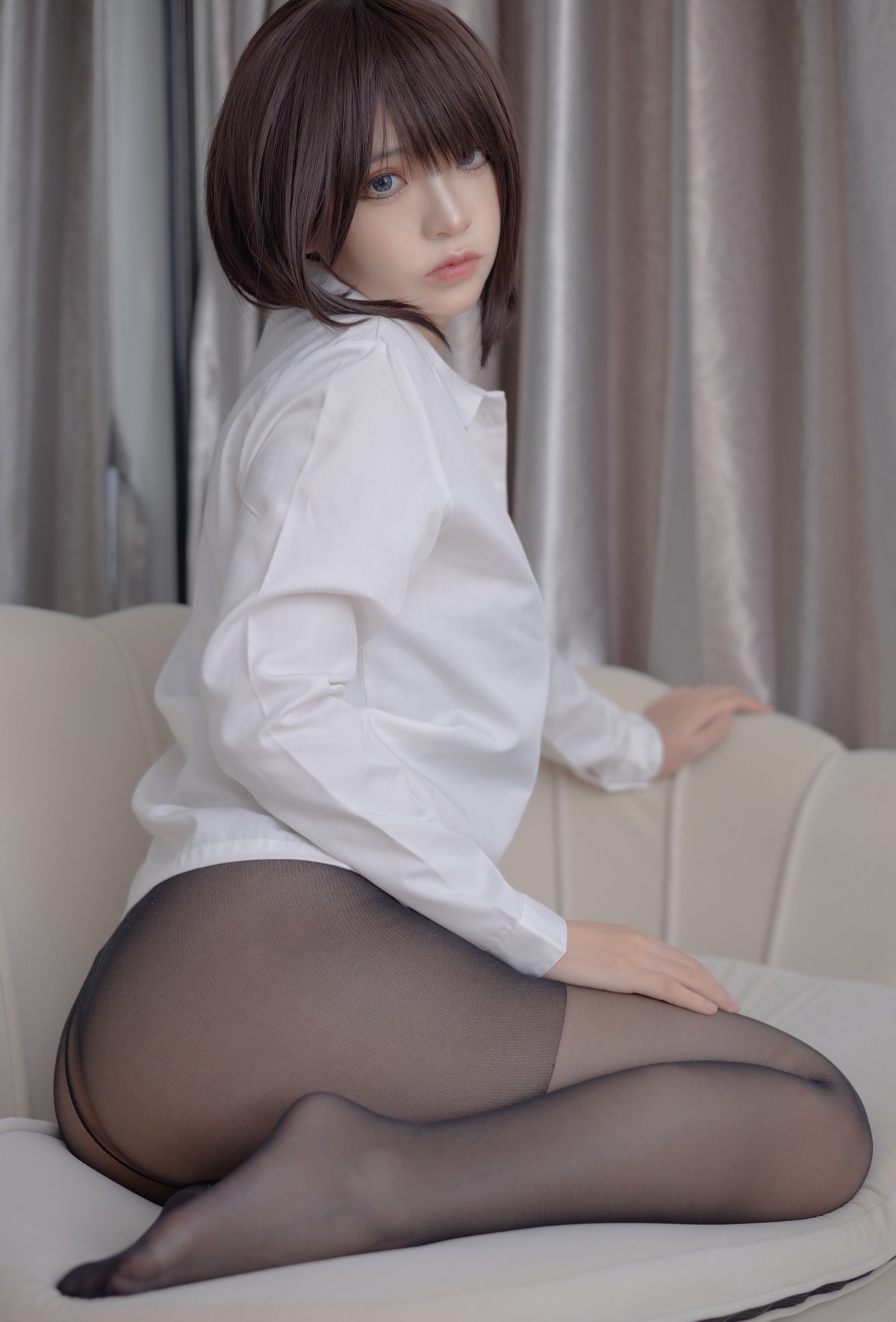 xgyw.top_网络美女疯猫ss黑丝OL主题私房性感白衬衣配黑短裙露开档黑丝撩人诱惑写真40P
