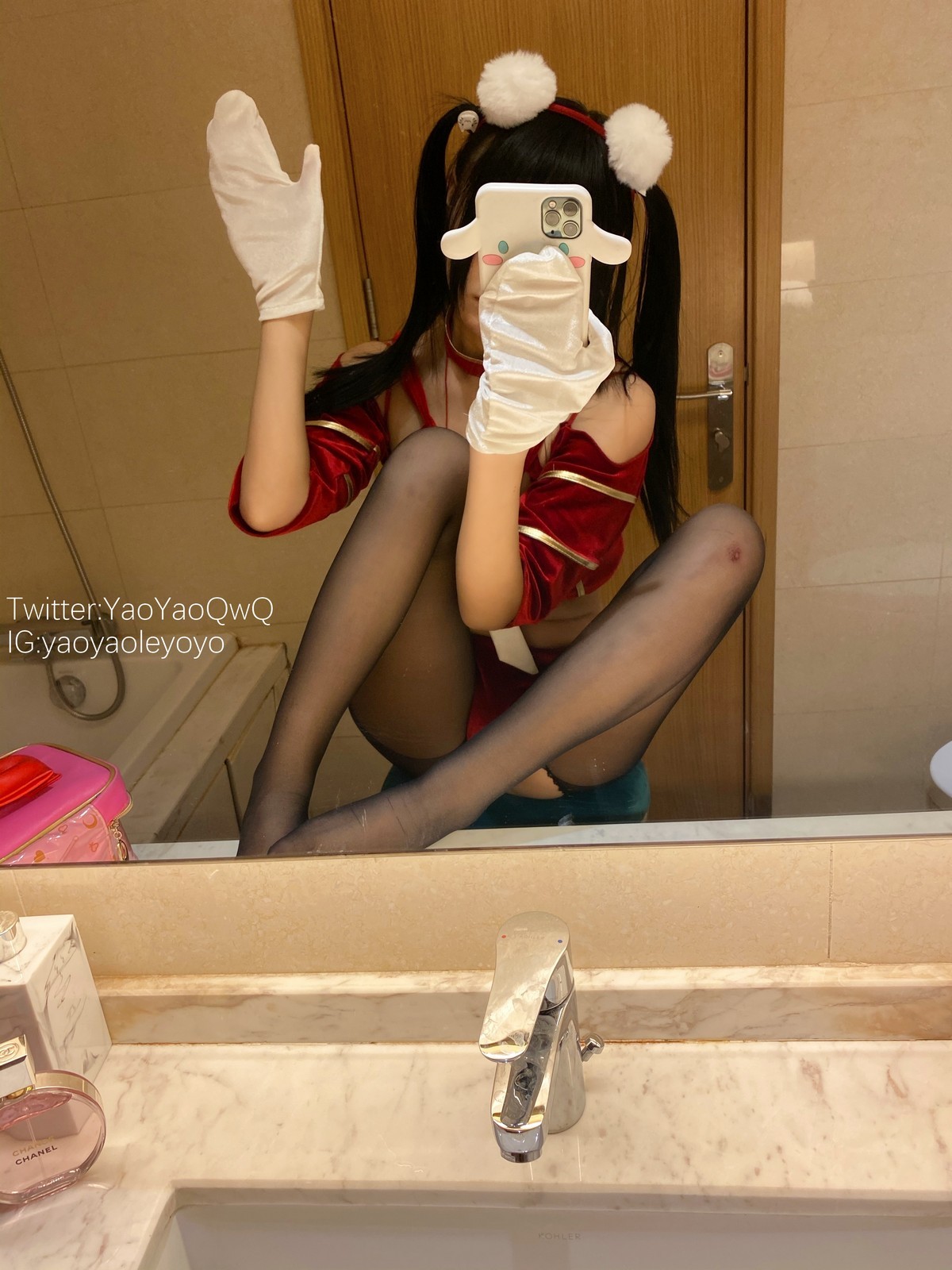 xgyw.top_网络美女软妹摇摇乐黑色长筒袜主题性感红色服饰配超薄开档黑丝撩人诱惑写真67P