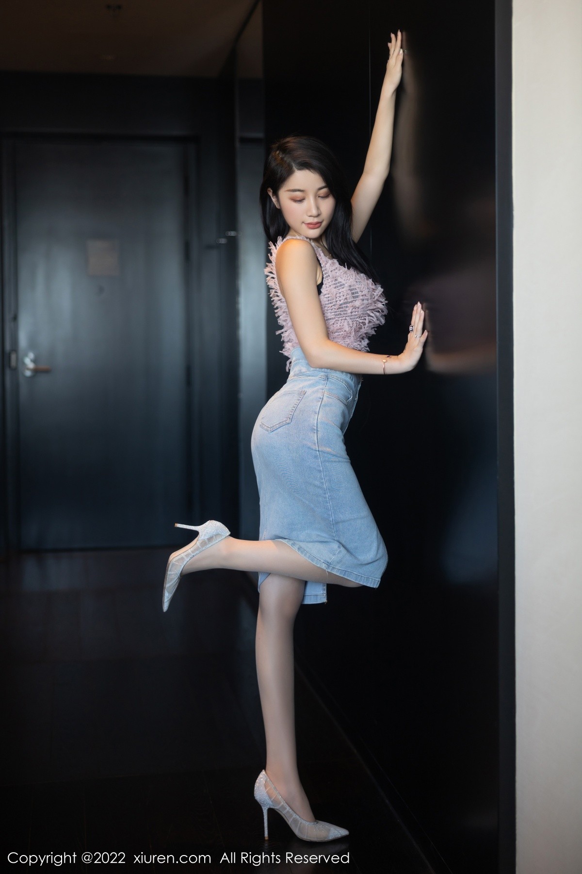 xgyw.top_XiuRen第5489期_模特美七Mia西双版纳旅拍私房半脱露黑色蕾丝内衣惹火诱惑写真97P