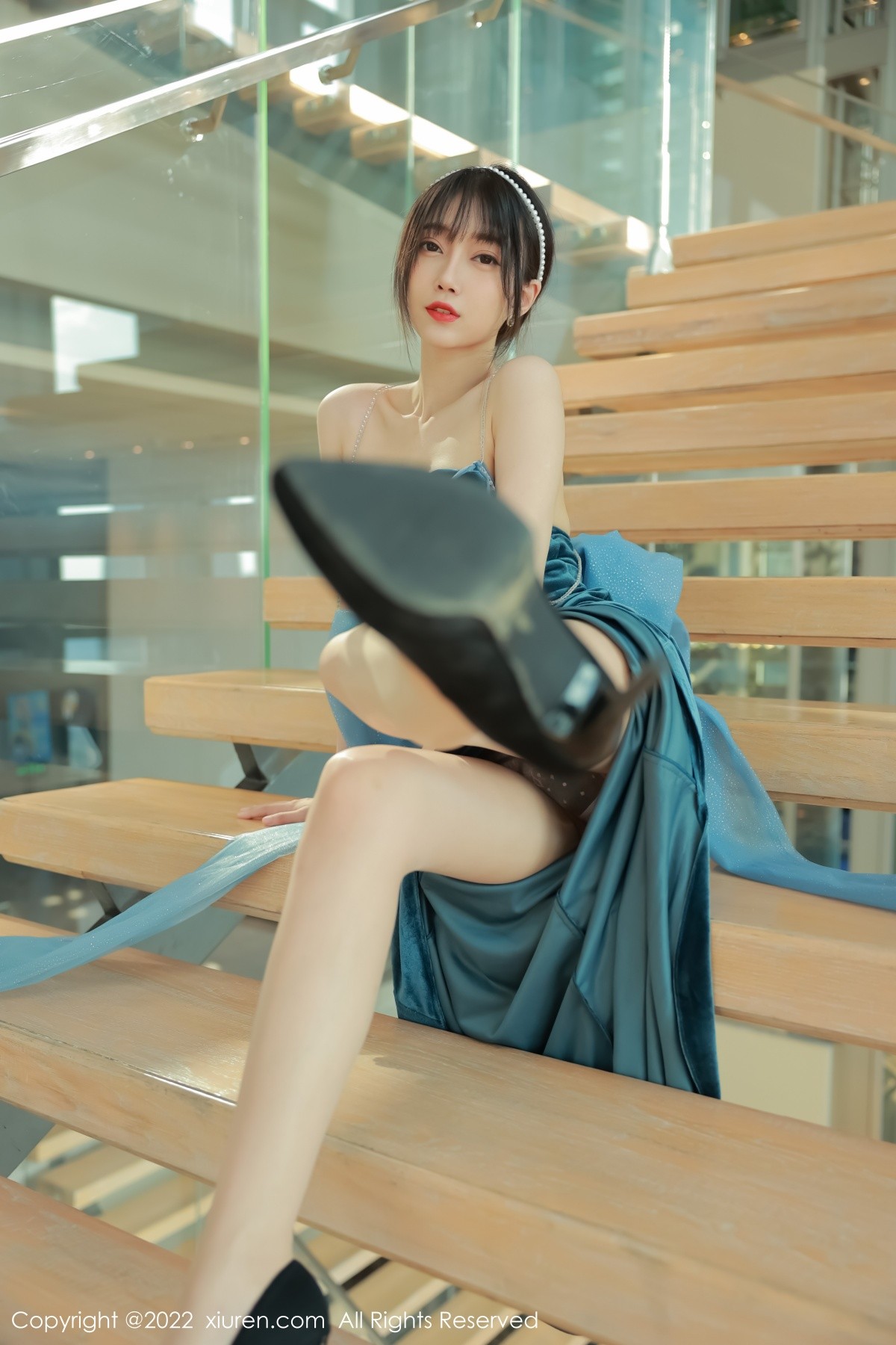 xgyw.top_XiuRen第5493期_模特玥儿玥er香格里拉旅拍暗绿色吊带长裙秀完美身材诱惑写真59P
