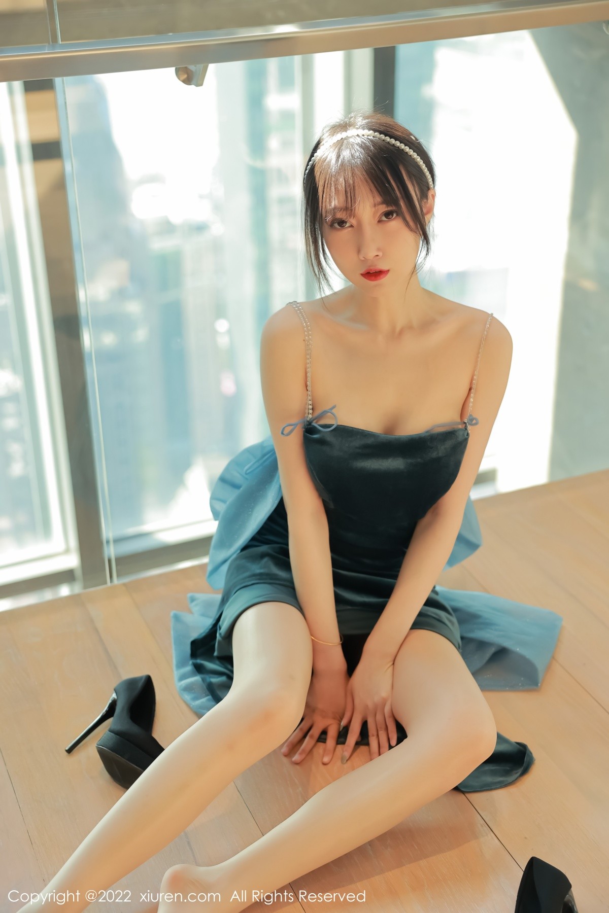 xgyw.top_XiuRen第5493期_模特玥儿玥er香格里拉旅拍暗绿色吊带长裙秀完美身材诱惑写真59P