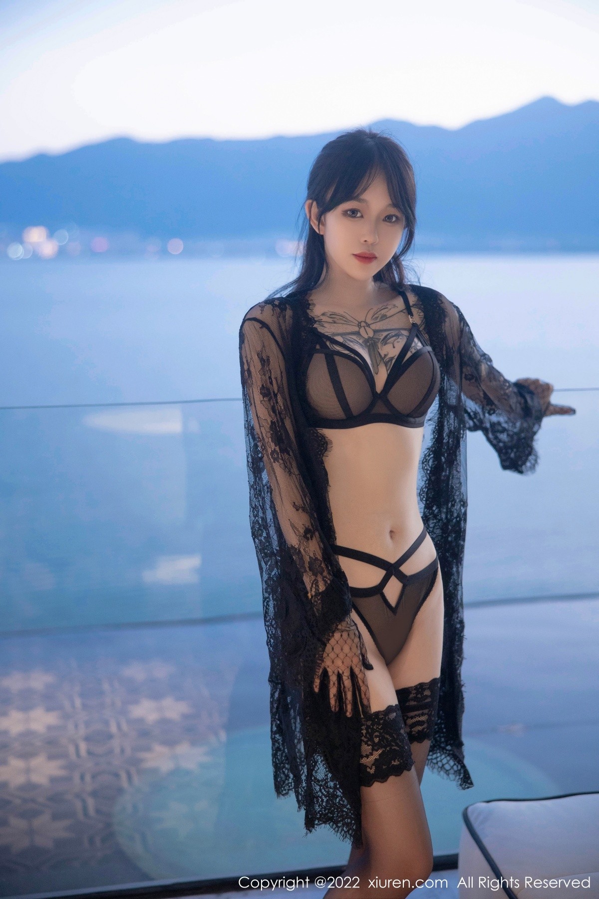 xgyw.top_XiuRen第5491期_模特奶瓶大理旅拍性感黑网纱披风露黑色轻透内衣极致魅惑写真70P