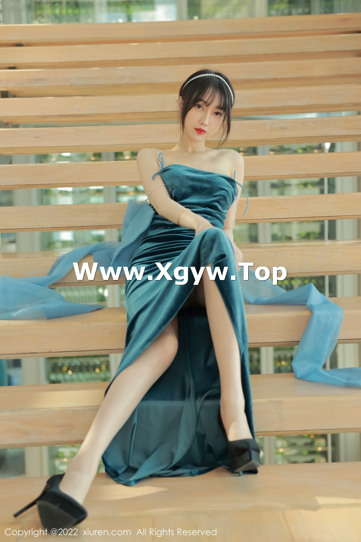 xgyw.top_XiuRen第5493期_模特玥儿玥er香格里拉旅拍暗绿色吊带长裙秀完美身材诱惑写真59P