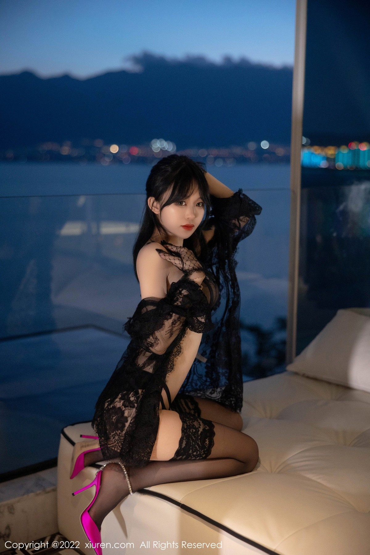 xgyw.top_XiuRen第5491期_模特奶瓶大理旅拍性感黑网纱披风露黑色轻透内衣极致魅惑写真70P