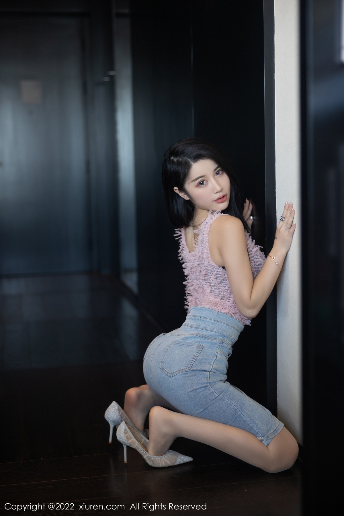 xgyw.top_XiuRen第5489期_模特美七Mia西双版纳旅拍私房半脱露黑色蕾丝内衣惹火诱惑写真97P