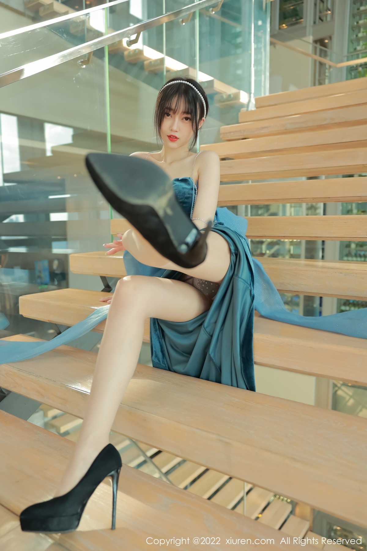 xgyw.top_XiuRen第5493期_模特玥儿玥er香格里拉旅拍暗绿色吊带长裙秀完美身材诱惑写真59P