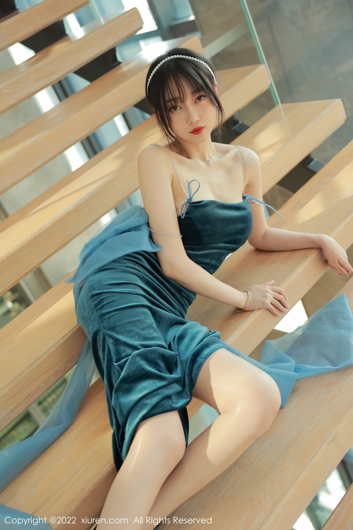 xgyw.top_XiuRen第5493期_模特玥儿玥er香格里拉旅拍暗绿色吊带长裙秀完美身材诱惑写真59P