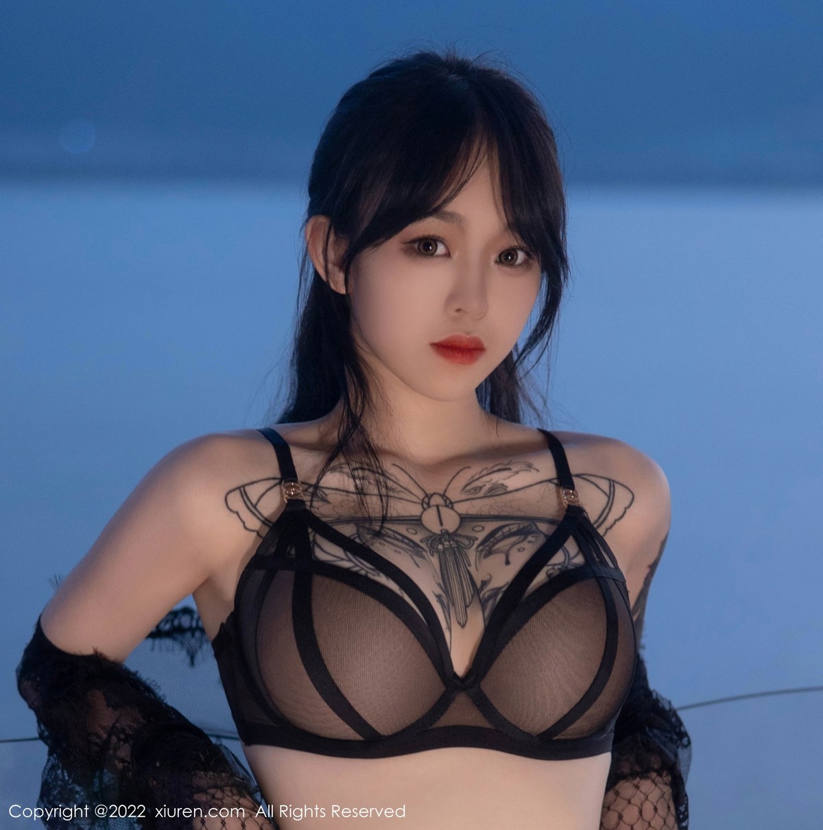 xgyw.top_XiuRen第5491期_模特奶瓶大理旅拍性感黑网纱披风露黑色轻透内衣极致魅惑写真70P