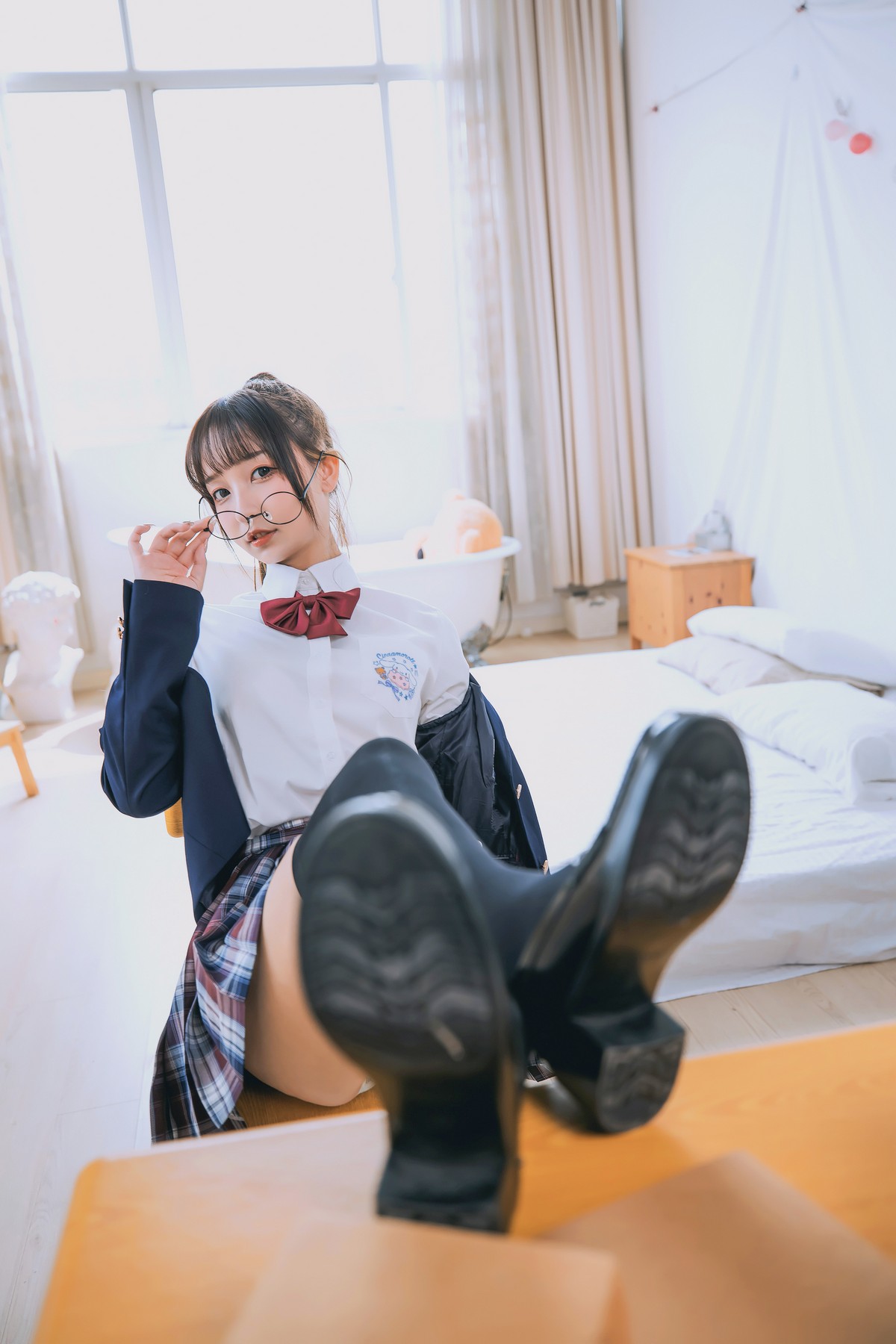 xgyw.top_萝莉美女神楽板真冬百合教室主题教室里师生情主题性感白T配黑丝袜诱惑写真150P