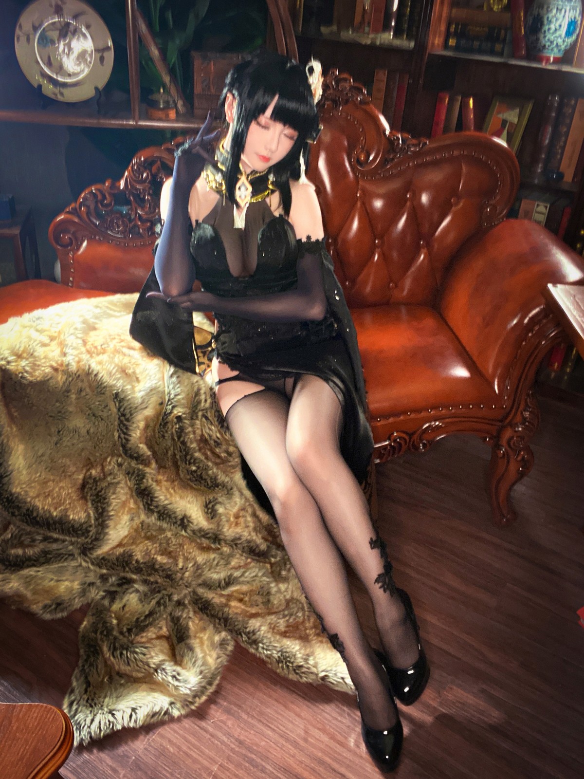 xgyw.top_Coser小姐姐星之迟迟奇奢华苑主题性感黑色薄纱礼服配破烂黑丝裤袜诱惑写真85P