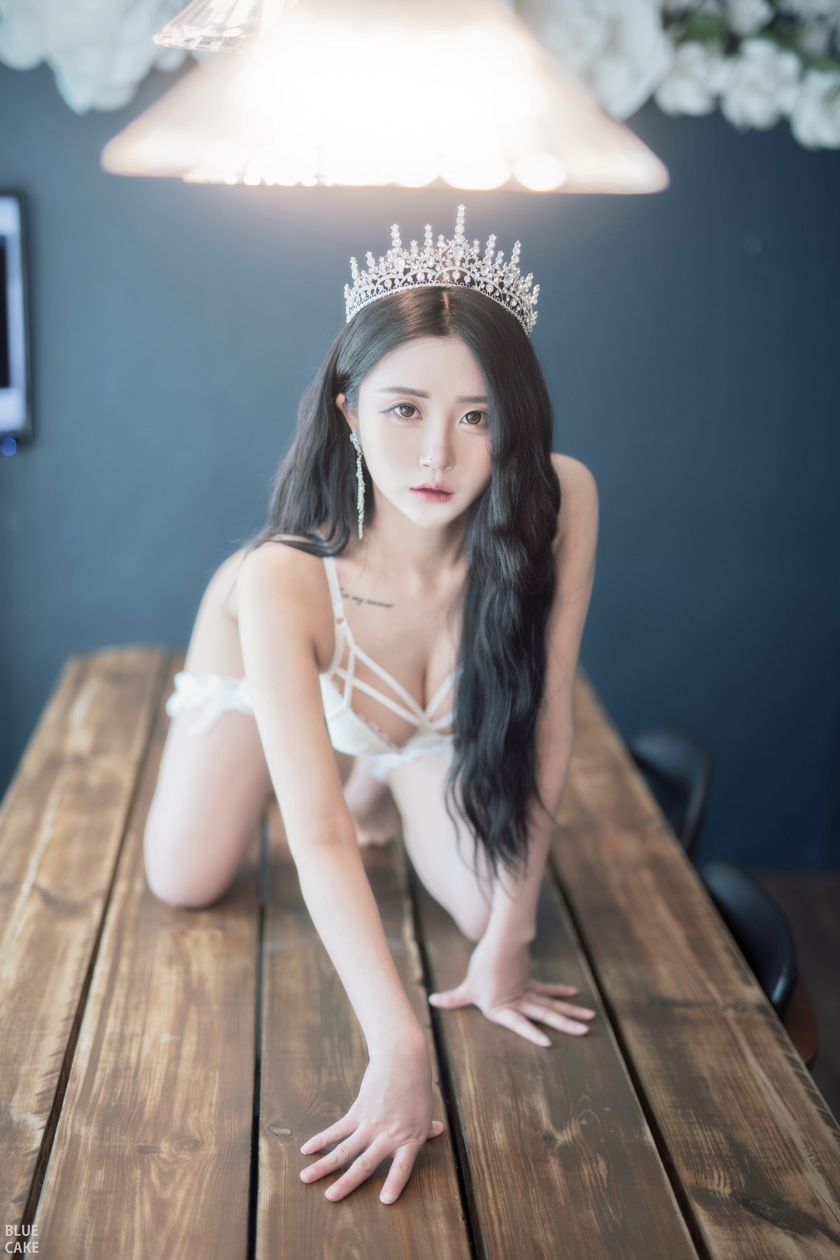 xgyw.top_[Bluecake]Bomi-Happy Bomiday主题私房性感白色情趣内衣秀完美身材诱惑写真95P