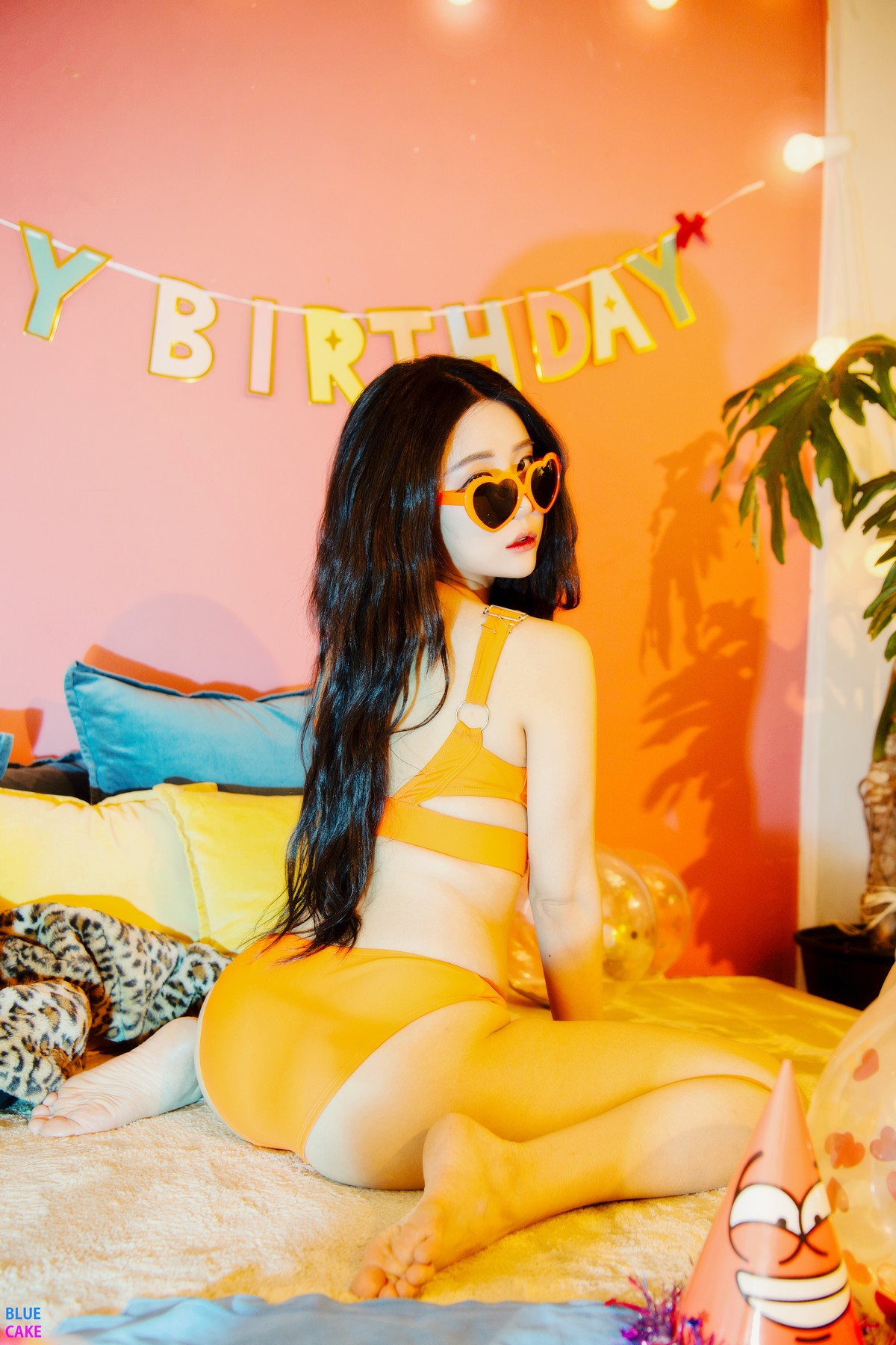 xgyw.top_[Bluecake]Bomi-Happy Bomiday主题私房性感白色情趣内衣秀完美身材诱惑写真95P