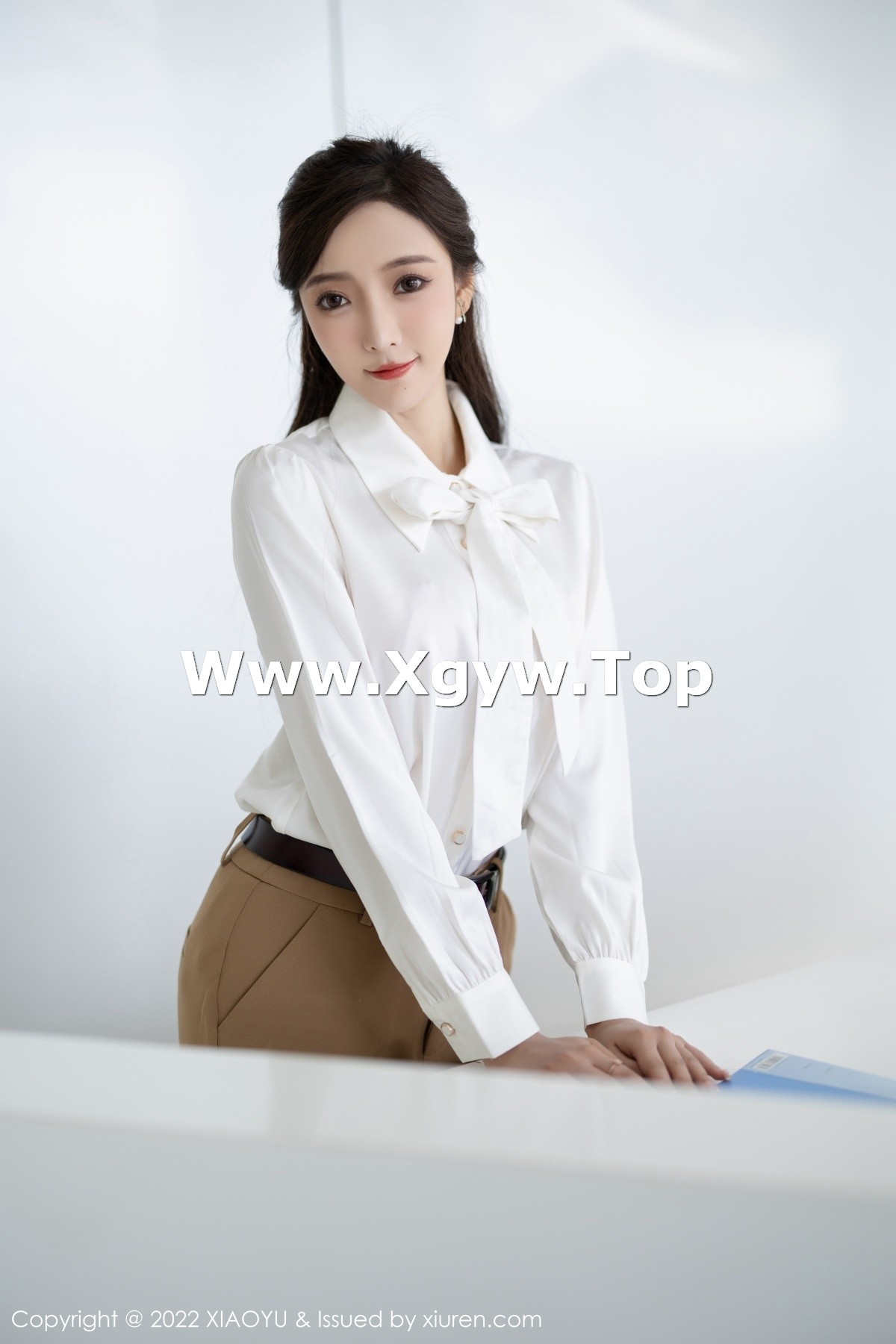 xgyw.top_[XiaoYu画语界]Vol.852_女神王馨瑶yanni性感白T配长裤半脱露粉色蕾丝内衣惹火诱惑写真81P