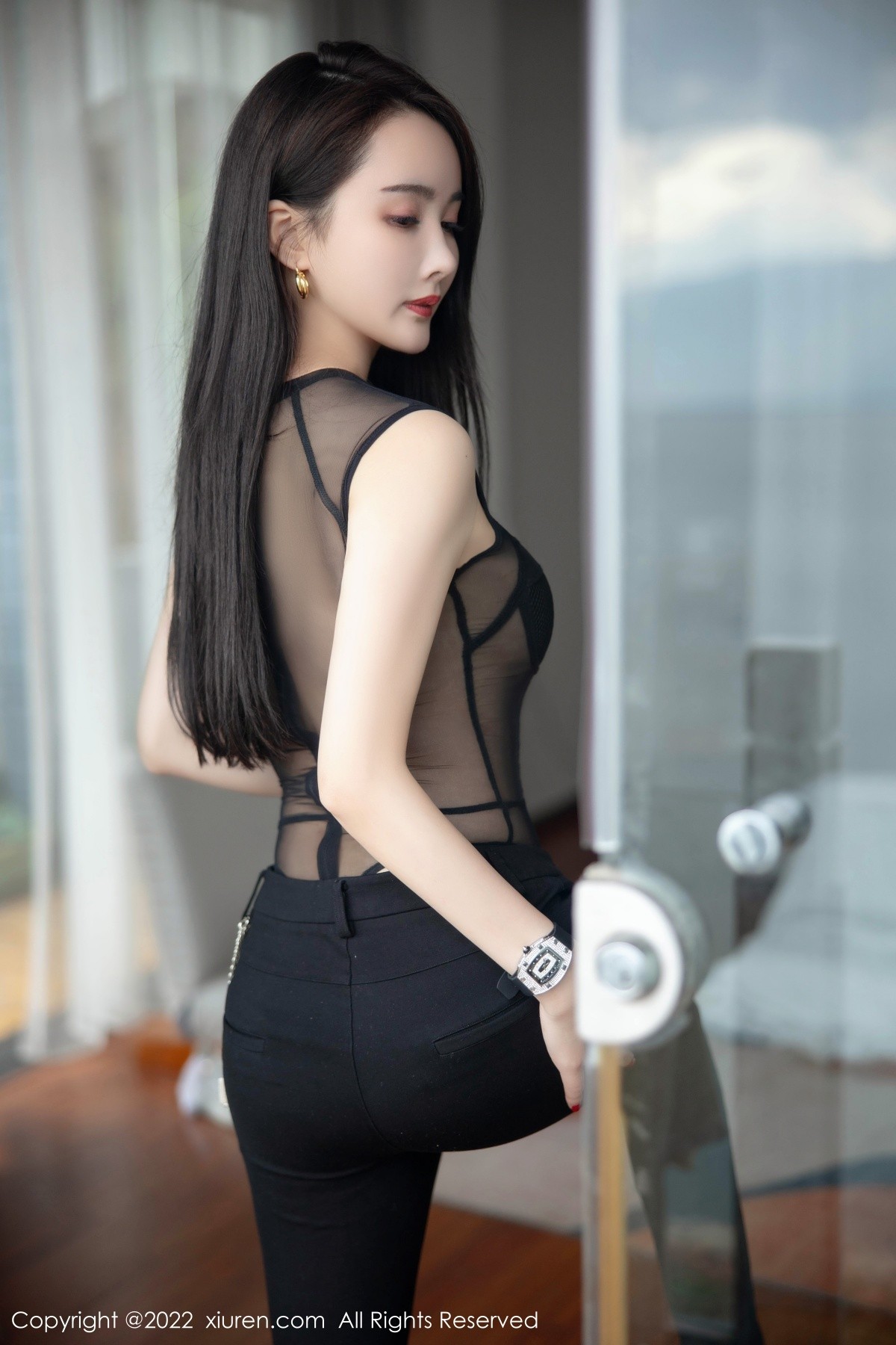 xgyw.top_XiuRen第5505期_模特Summer宝宝私房半脱露黑色轻透服饰秀曼妙身姿诱惑写真51P