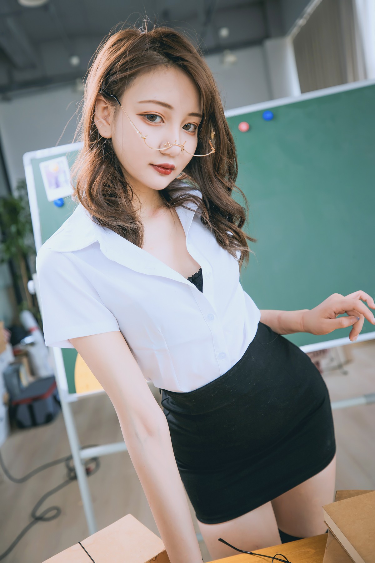 xgyw.top_萝莉美女神楽板真冬百合教室主题教室里师生情主题性感白T配黑丝袜诱惑写真150P