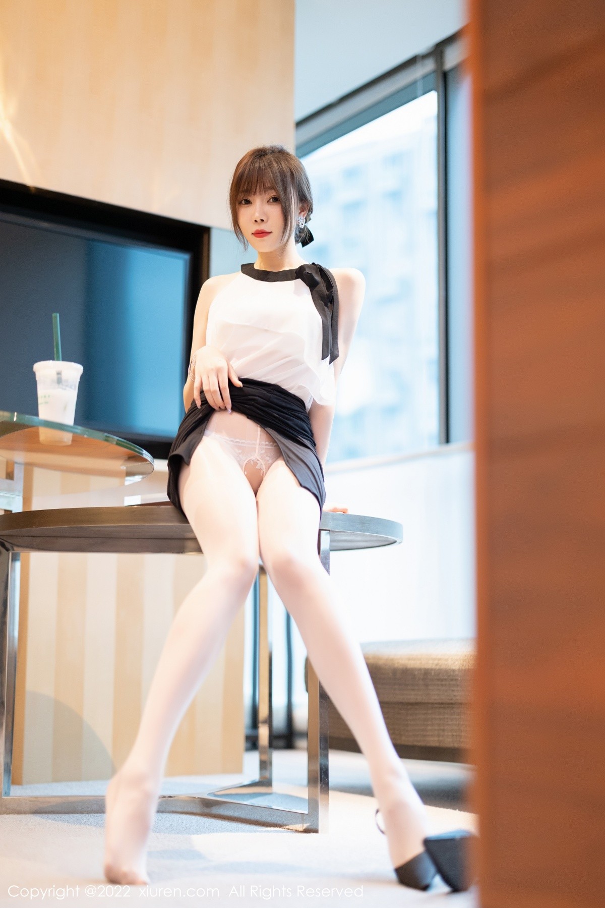 xgyw.top_XiuRen第5500期_女神徐莉芝Booty性感服饰配黑短裙露白色内衣原色丝袜诱惑写真80P