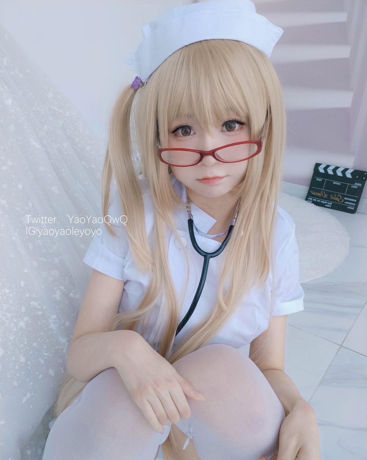 xgyw.top_网络美女软妹摇摇乐治愈不愉快主题私房护士装半脱露白色蕾丝吊袜诱惑写真89P
