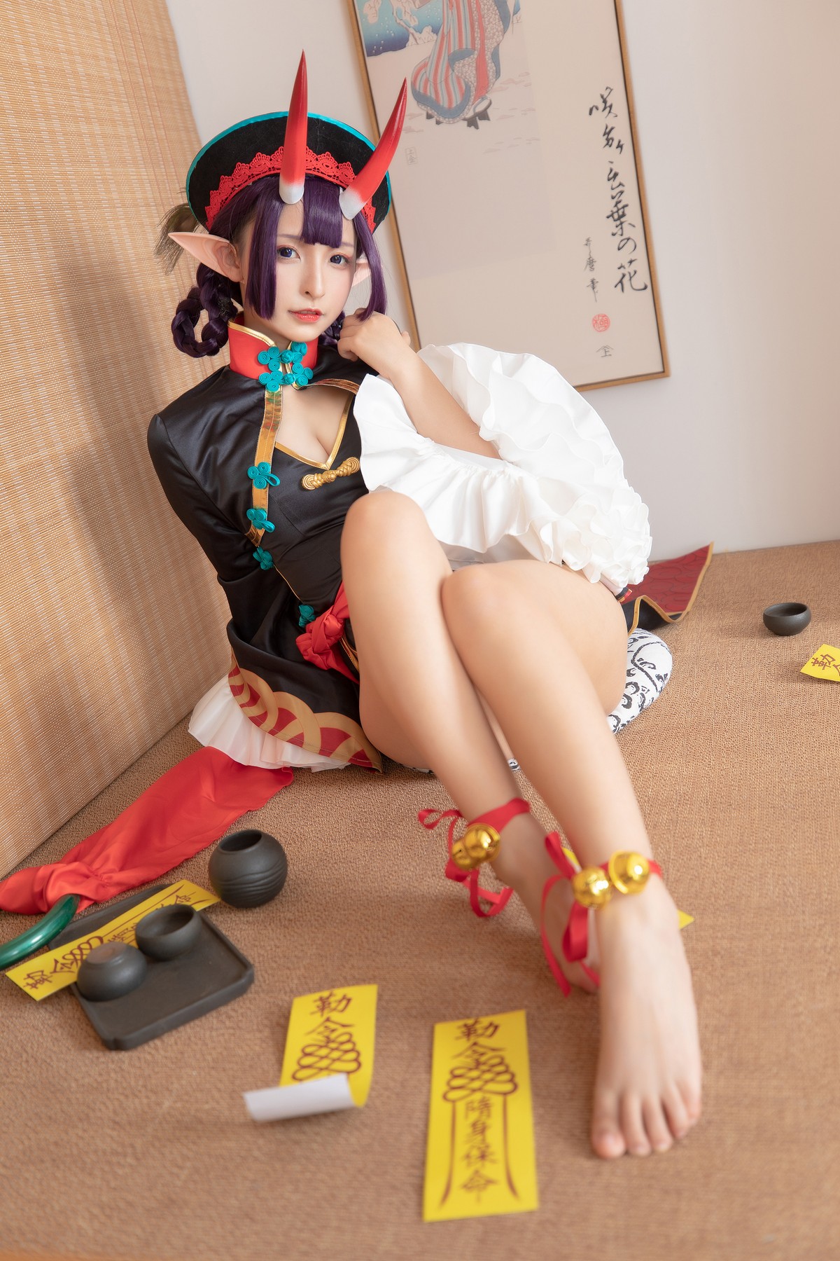 xgyw.top_萝莉美女神楽板真冬酒吞cos主题性感黑色短旗袍秀翘臀美腿撩人诱惑写真150P
