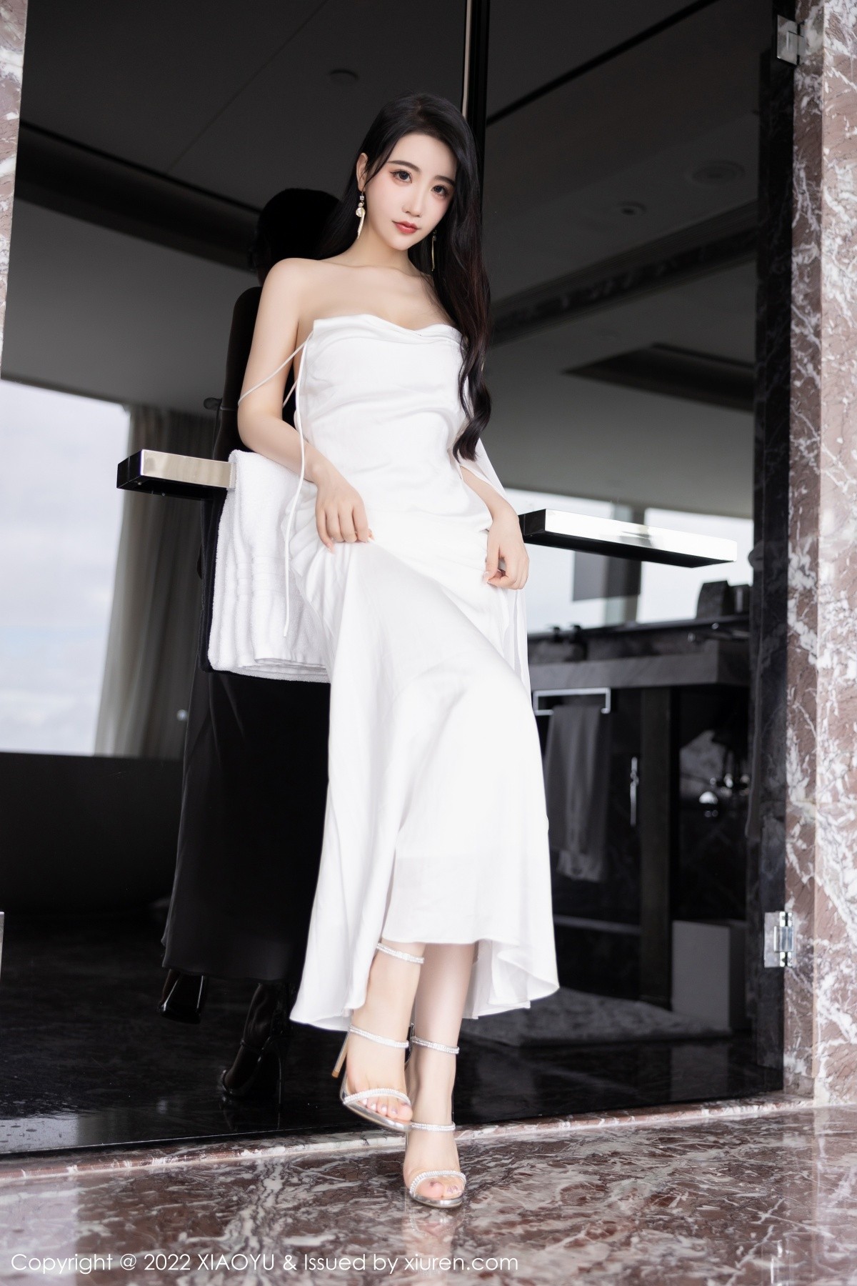 xgyw.top_[XiaoYu画语界]Vol.854_女神Cherry樱桃酱杭州旅拍脱吊带长裙露白色网纱内衣诱惑写真75P
