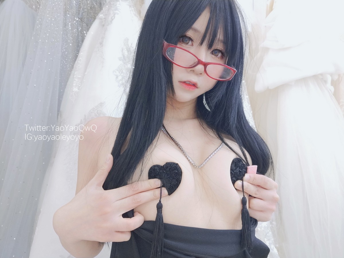 xgyw.top_网络美女软妹摇摇乐和姐姐一起玩吧主题性感黑色礼裙半脱露豪乳遮点诱惑写真32P