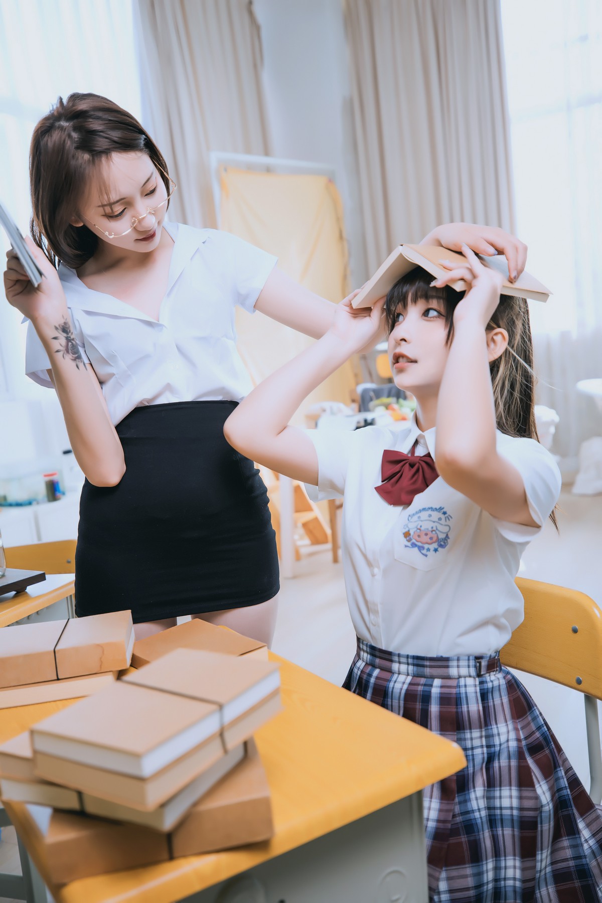 xgyw.top_萝莉美女神楽板真冬百合教室主题教室里师生情主题性感白T配黑丝袜诱惑写真150P