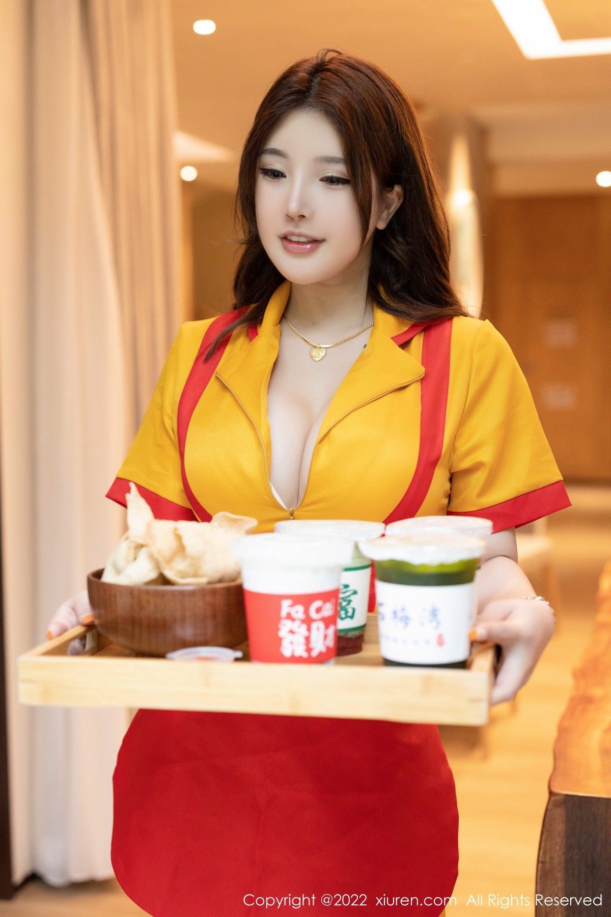xgyw.top_XiuRen第5509期_模特小海臀Rena海南旅拍服务员制服秀丰满身材撩人诱惑写真56P