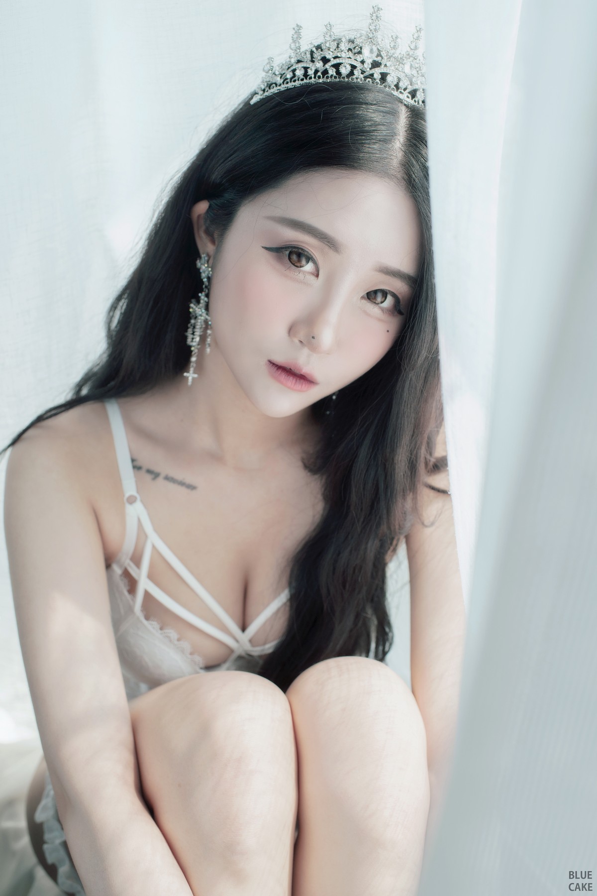 xgyw.top_[Bluecake]Bomi-Happy Bomiday主题私房性感白色情趣内衣秀完美身材诱惑写真95P