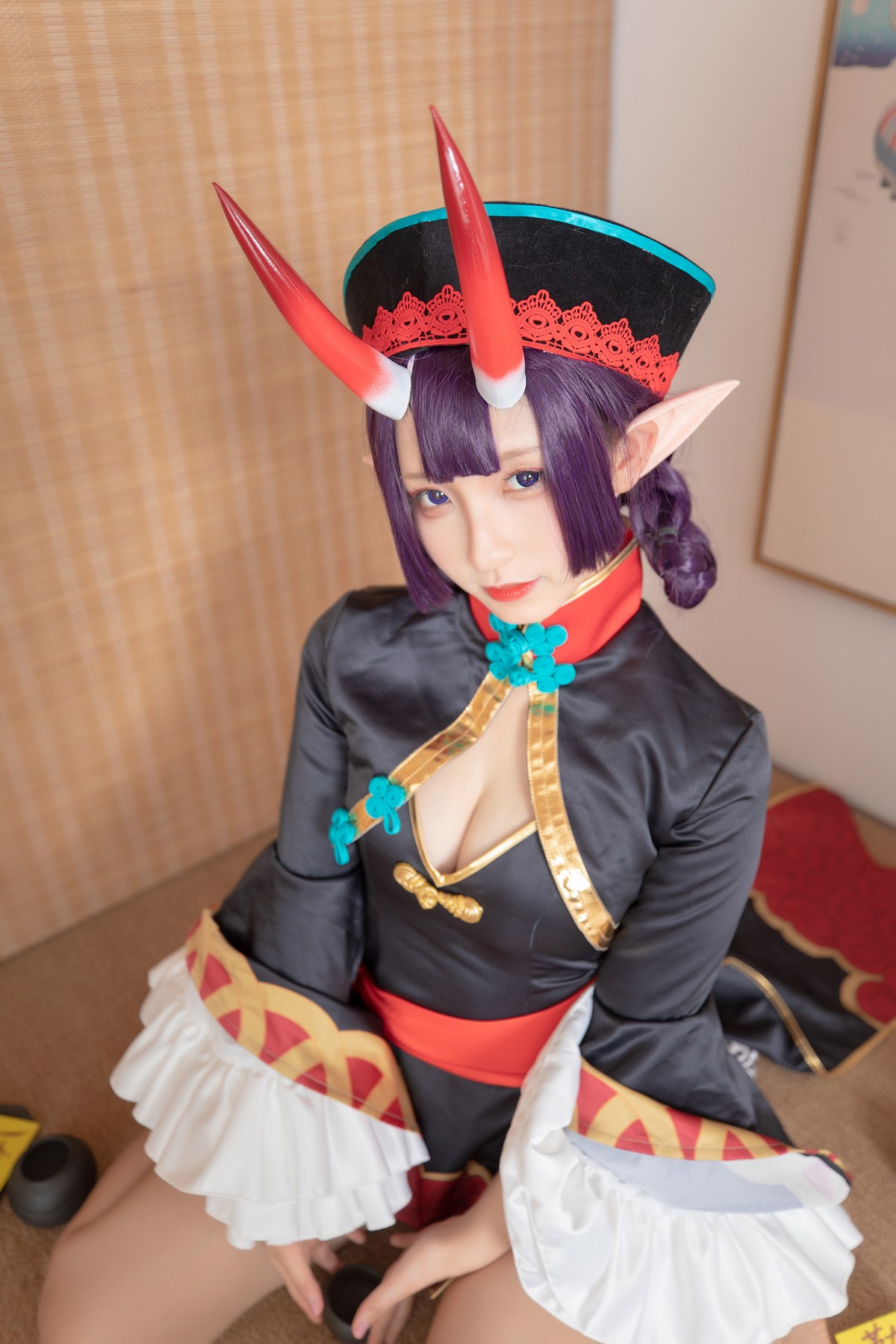 xgyw.top_萝莉美女神楽板真冬酒吞cos主题性感黑色短旗袍秀翘臀美腿撩人诱惑写真150P