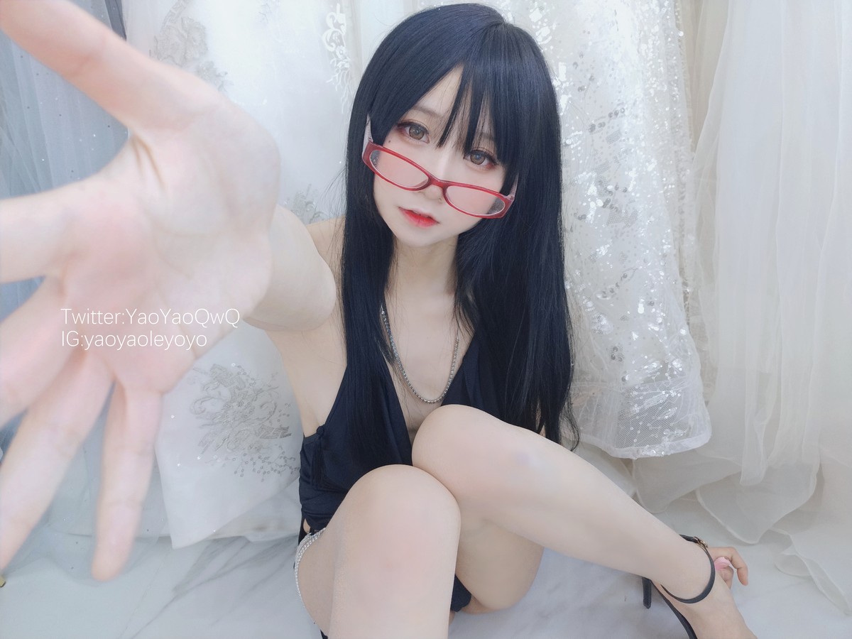xgyw.top_网络美女软妹摇摇乐和姐姐一起玩吧主题性感黑色礼裙半脱露豪乳遮点诱惑写真32P