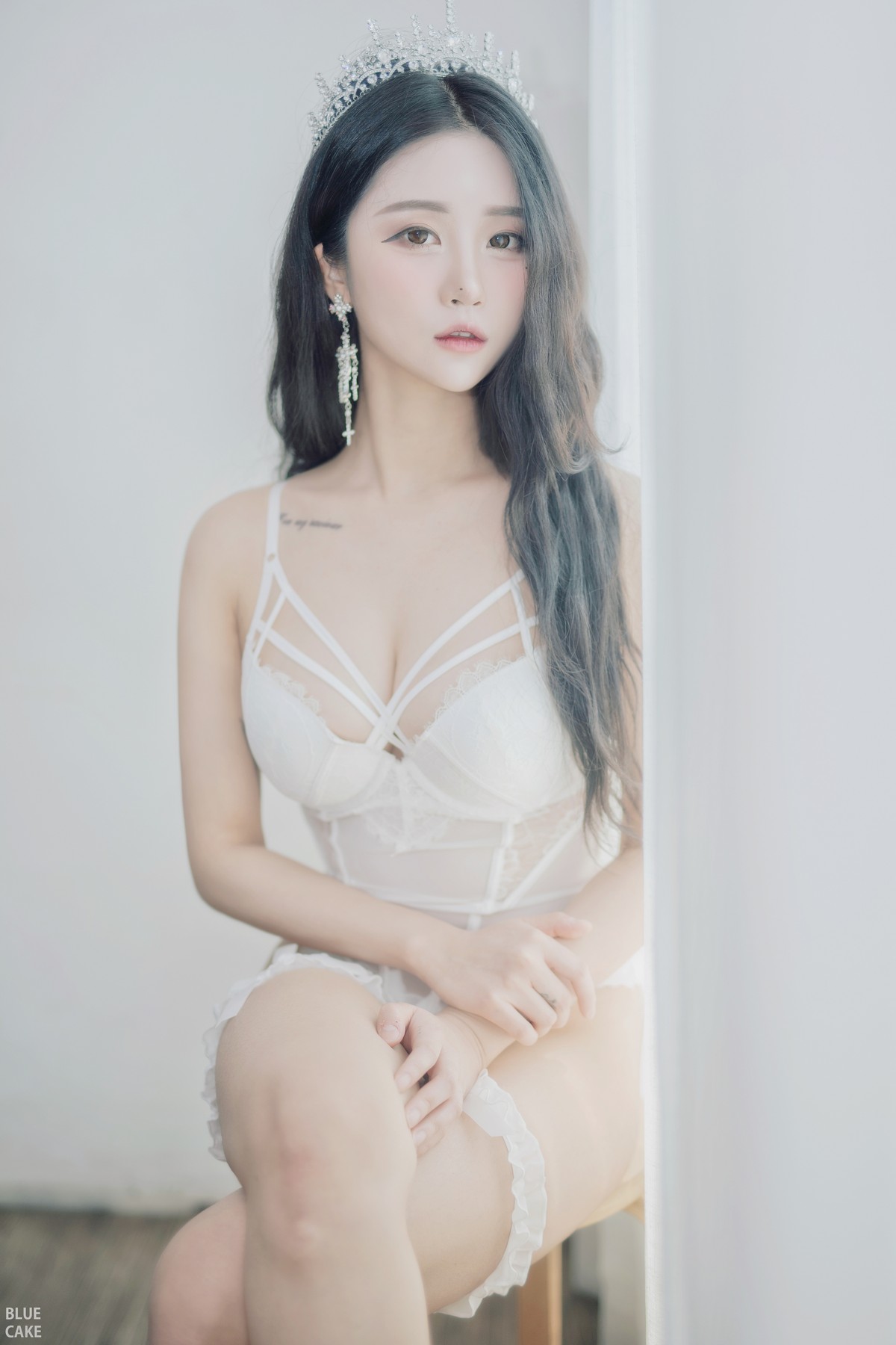xgyw.top_[Bluecake]Bomi-Happy Bomiday主题私房性感白色情趣内衣秀完美身材诱惑写真95P