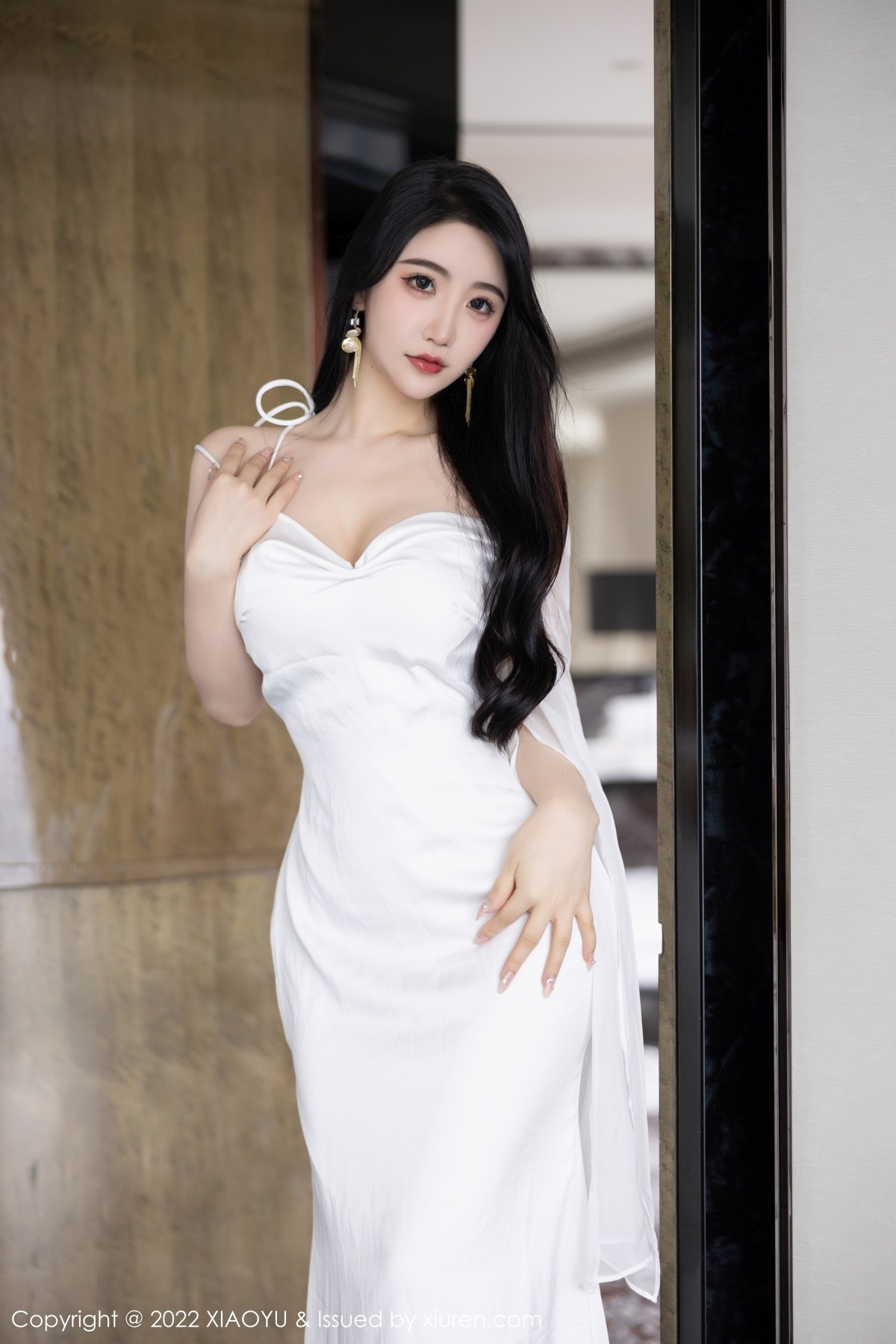 xgyw.top_[XiaoYu画语界]Vol.854_女神Cherry樱桃酱杭州旅拍脱吊带长裙露白色网纱内衣诱惑写真75P