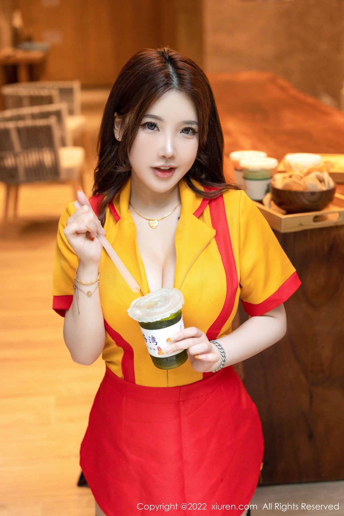 xgyw.top_XiuRen第5509期_模特小海臀Rena海南旅拍服务员制服秀丰满身材撩人诱惑写真56P