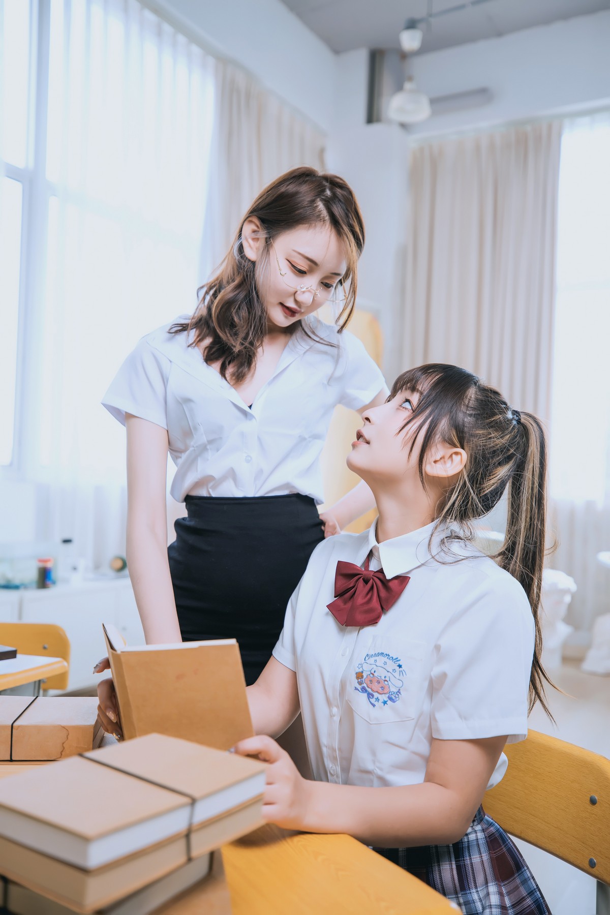 xgyw.top_萝莉美女神楽板真冬百合教室主题教室里师生情主题性感白T配黑丝袜诱惑写真150P
