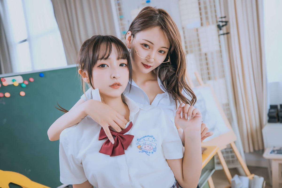 xgyw.top_萝莉美女神楽板真冬百合教室主题教室里师生情主题性感白T配黑丝袜诱惑写真150P
