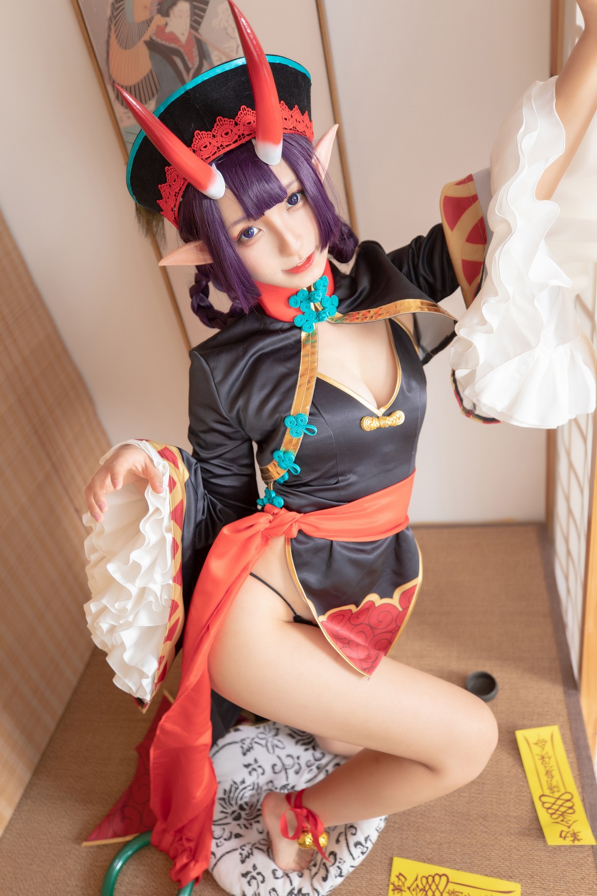 xgyw.top_萝莉美女神楽板真冬酒吞cos主题性感黑色短旗袍秀翘臀美腿撩人诱惑写真150P