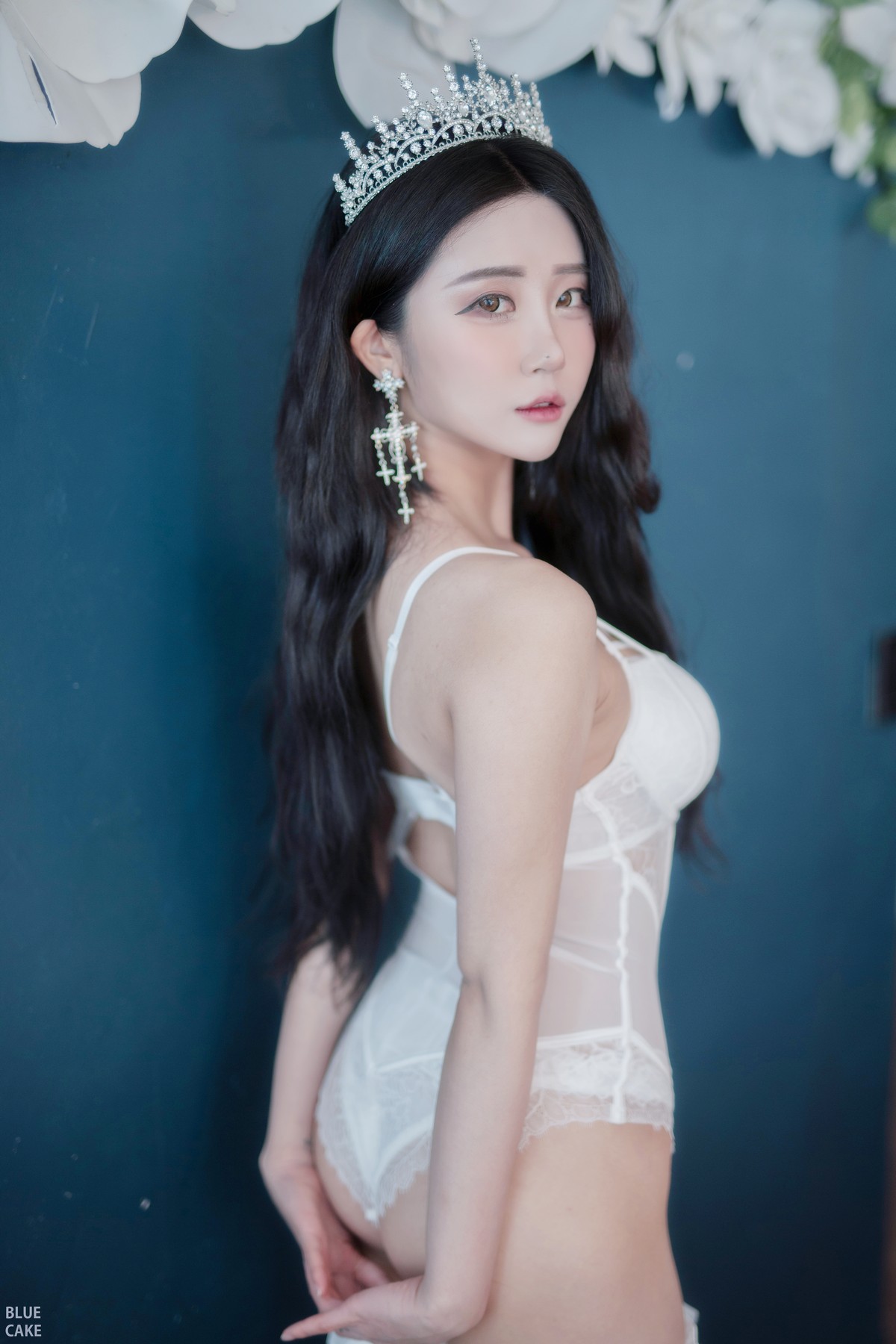 xgyw.top_[Bluecake]Bomi-Happy Bomiday主题私房性感白色情趣内衣秀完美身材诱惑写真95P