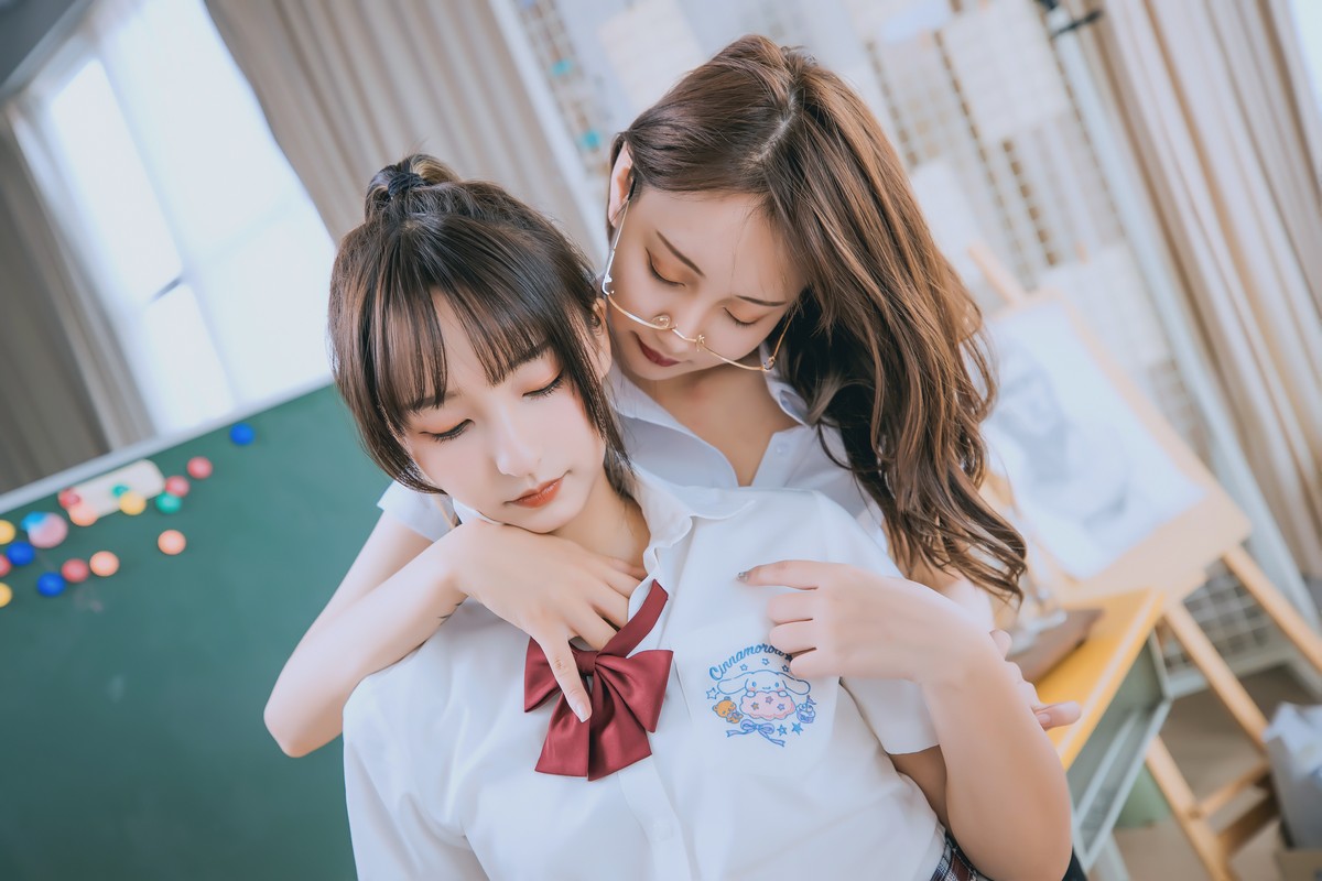 xgyw.top_萝莉美女神楽板真冬百合教室主题教室里师生情主题性感白T配黑丝袜诱惑写真150P