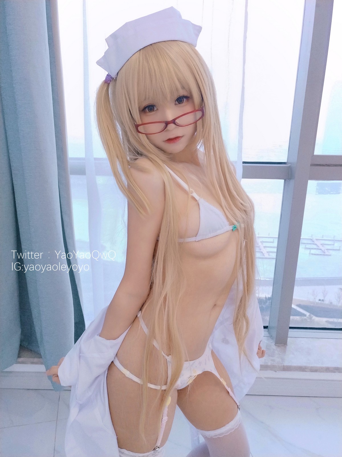 xgyw.top_网络美女软妹摇摇乐治愈不愉快主题私房护士装半脱露白色蕾丝吊袜诱惑写真89P