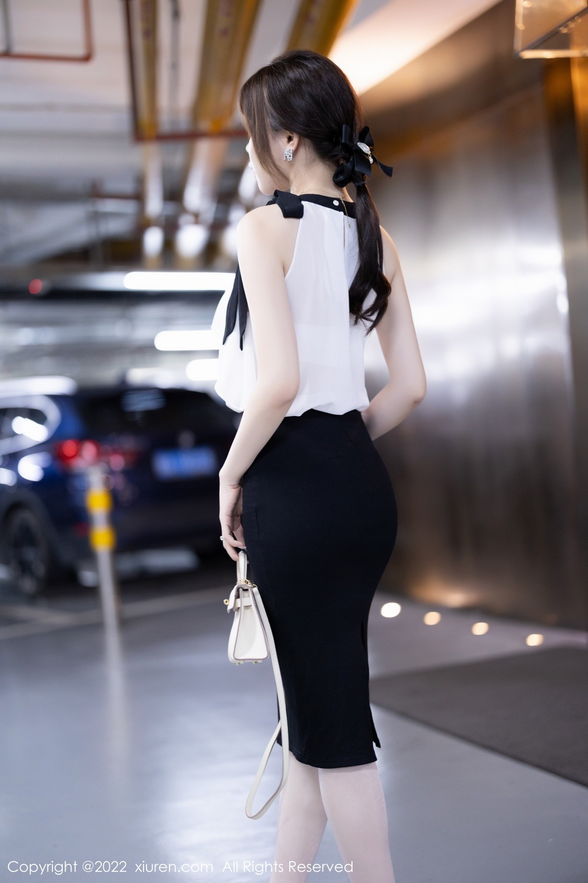 xgyw.top_XiuRen第5500期_女神徐莉芝Booty性感服饰配黑短裙露白色内衣原色丝袜诱惑写真80P