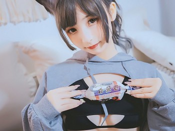 小妹美校花楽板真冬狼妹&兔娘主题私人性感服饰系列秀完美身材迷人骚扰写真150P