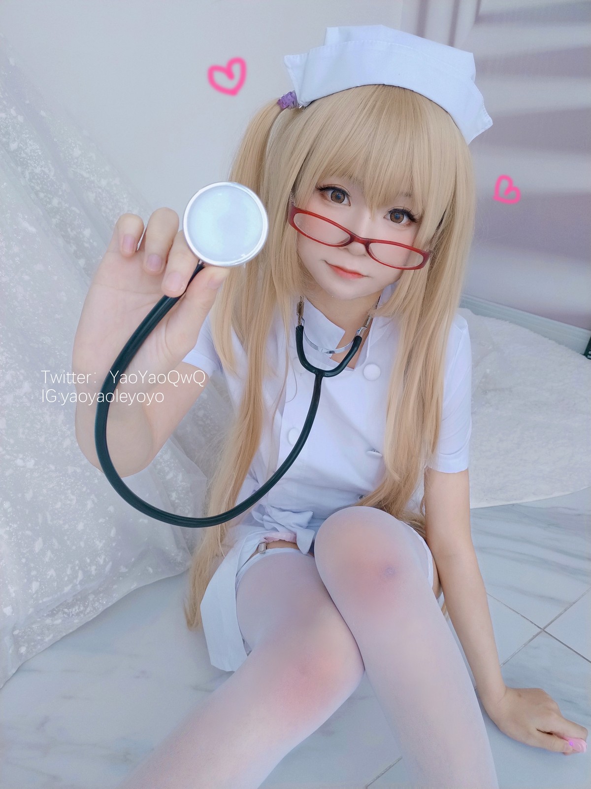 xgyw.top_网络美女软妹摇摇乐治愈不愉快主题私房护士装半脱露白色蕾丝吊袜诱惑写真89P